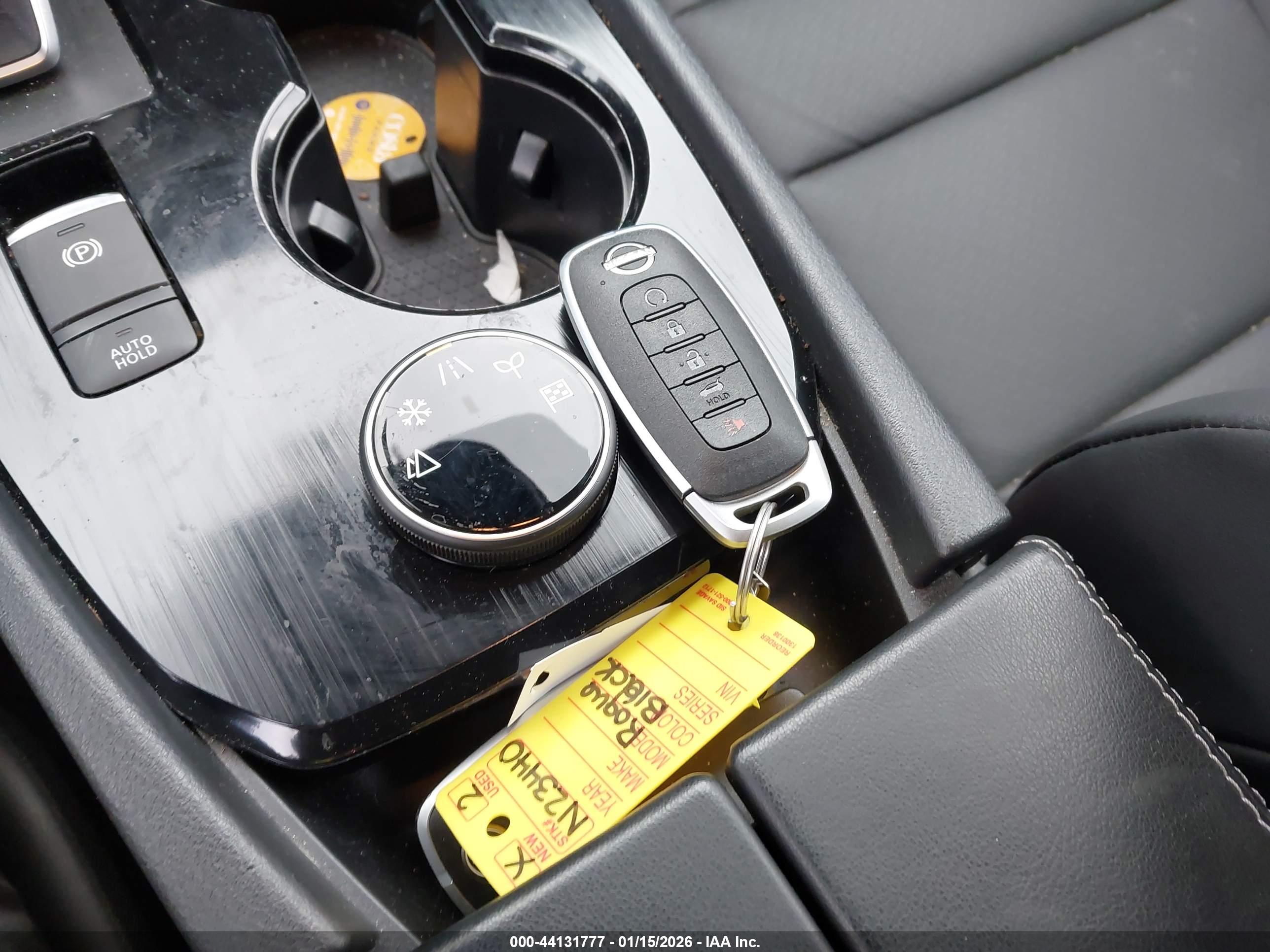 NISSAN ROGUE image 11