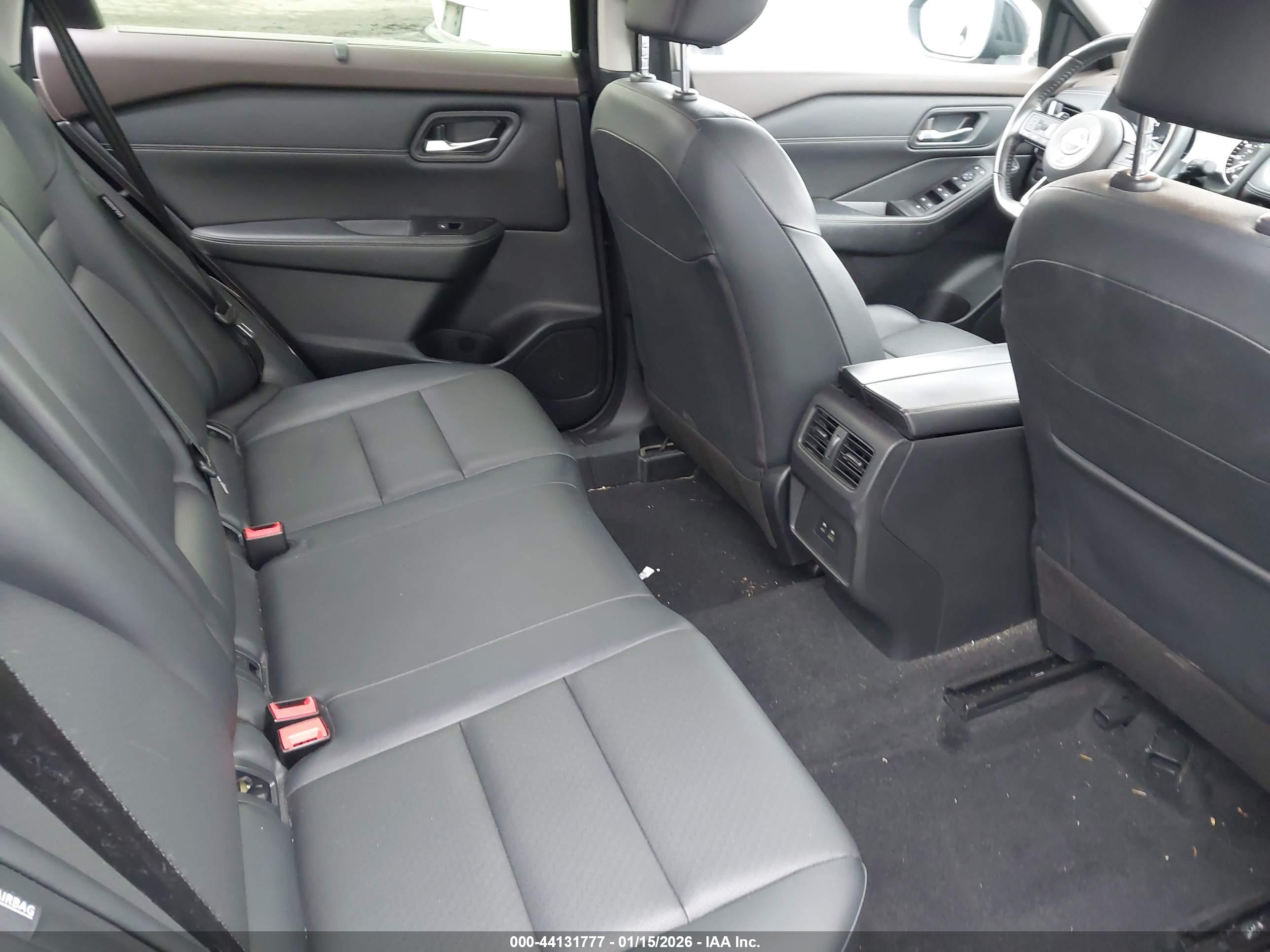 NISSAN ROGUE image 8