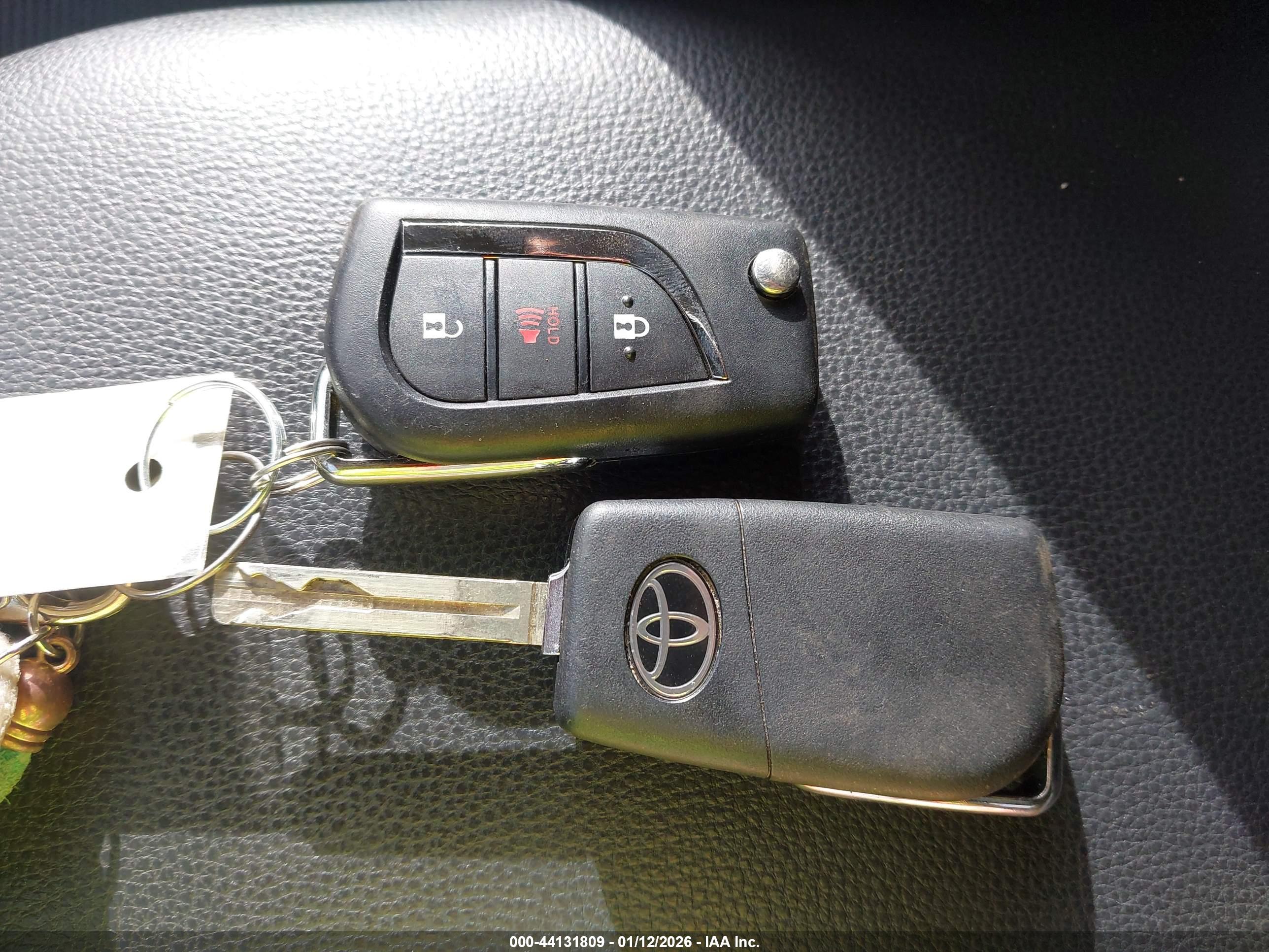 TOYOTA RAV4 image 11