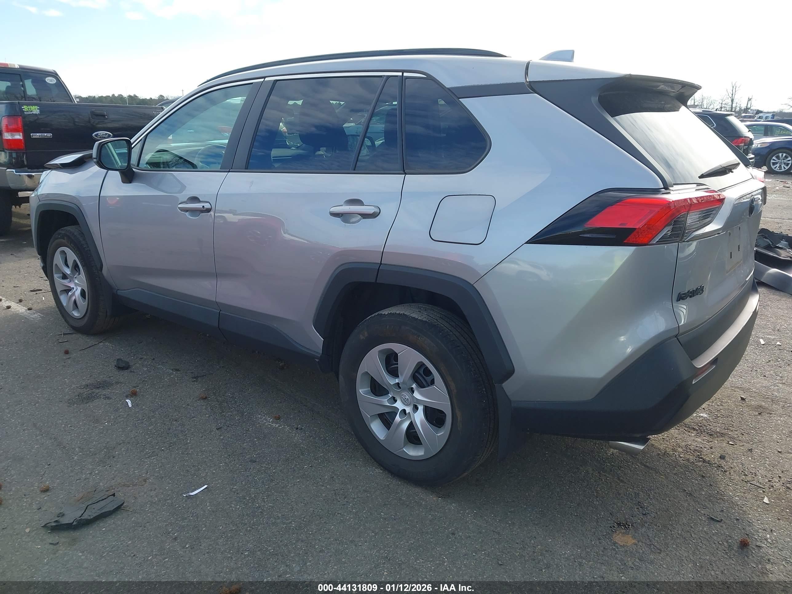 TOYOTA RAV4 image 3