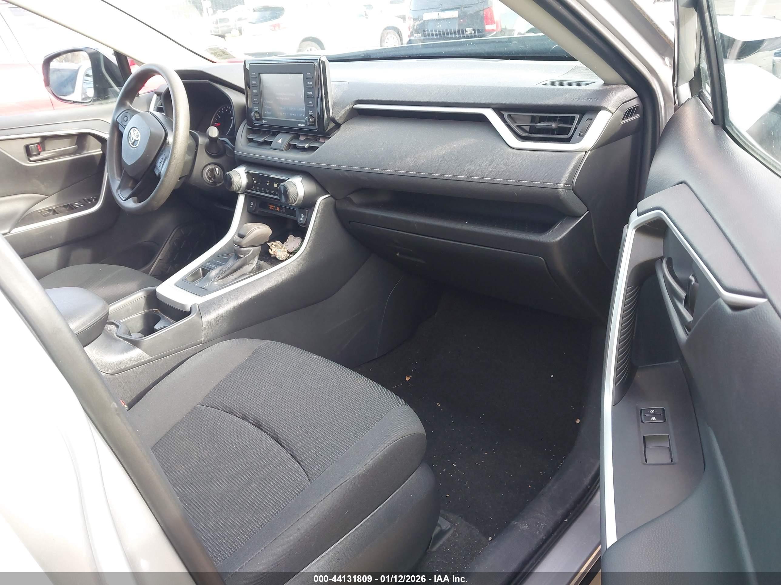 TOYOTA RAV4 image 5