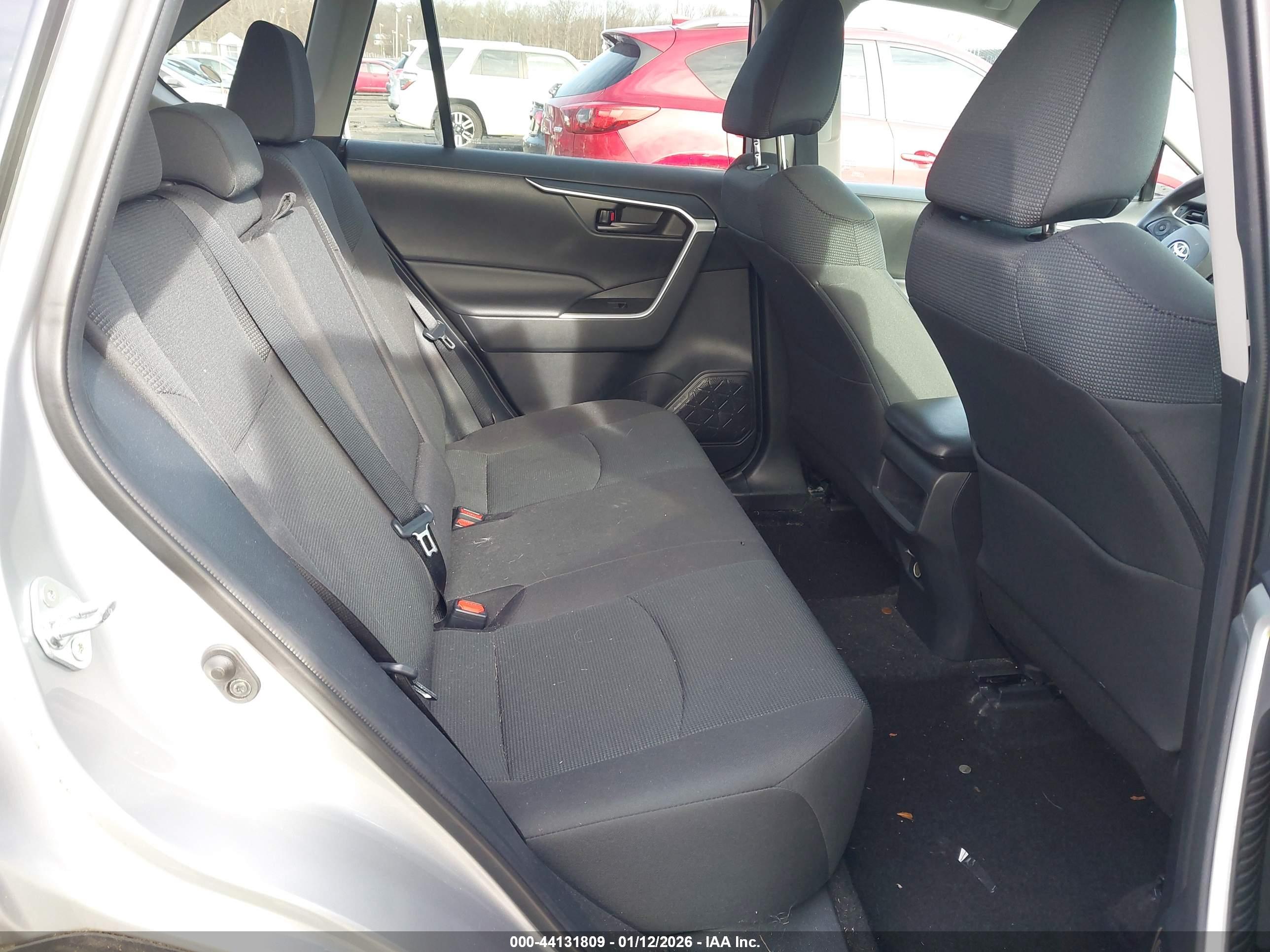 TOYOTA RAV4 image 8