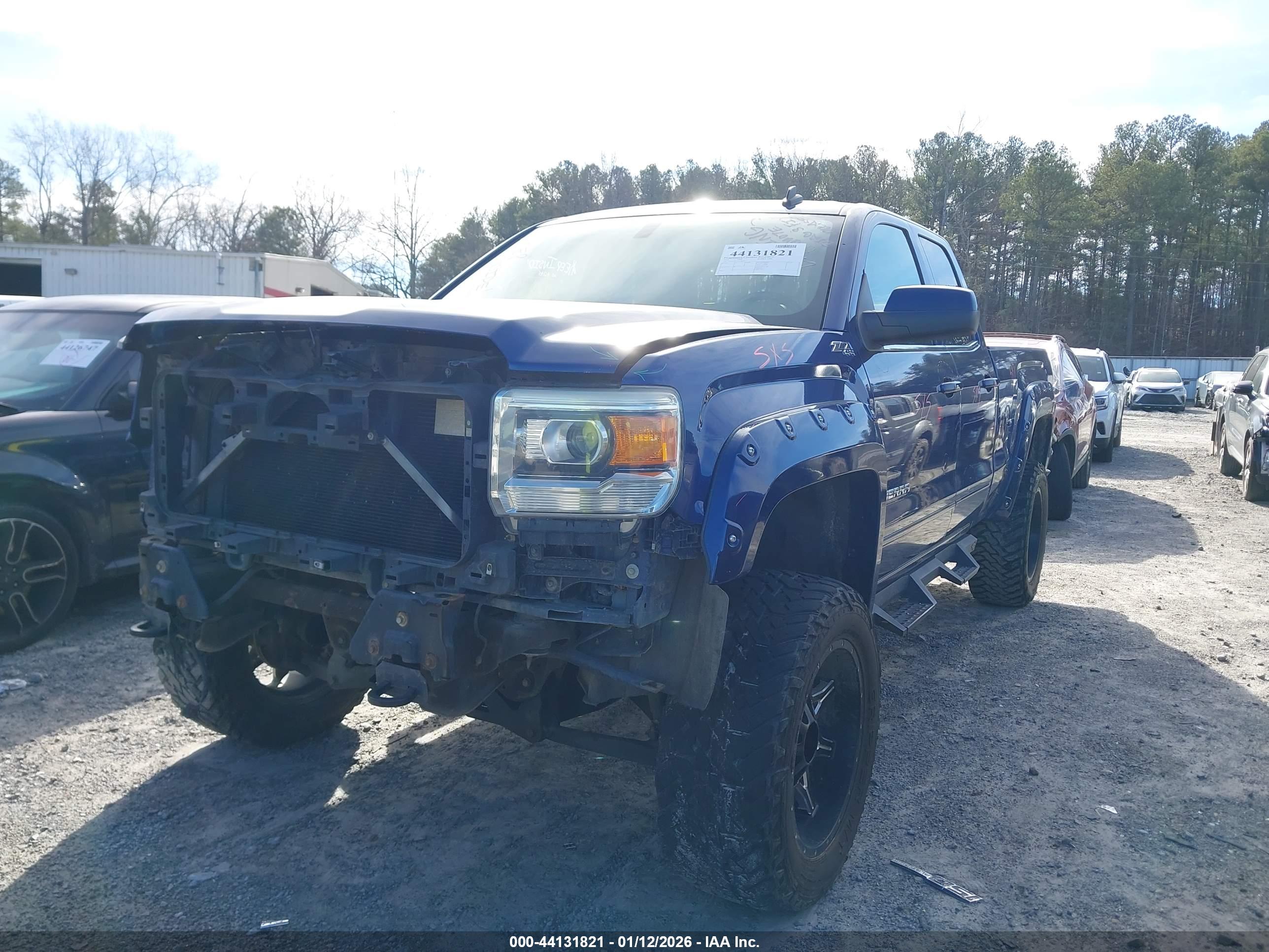 GMC SIERRA image 2