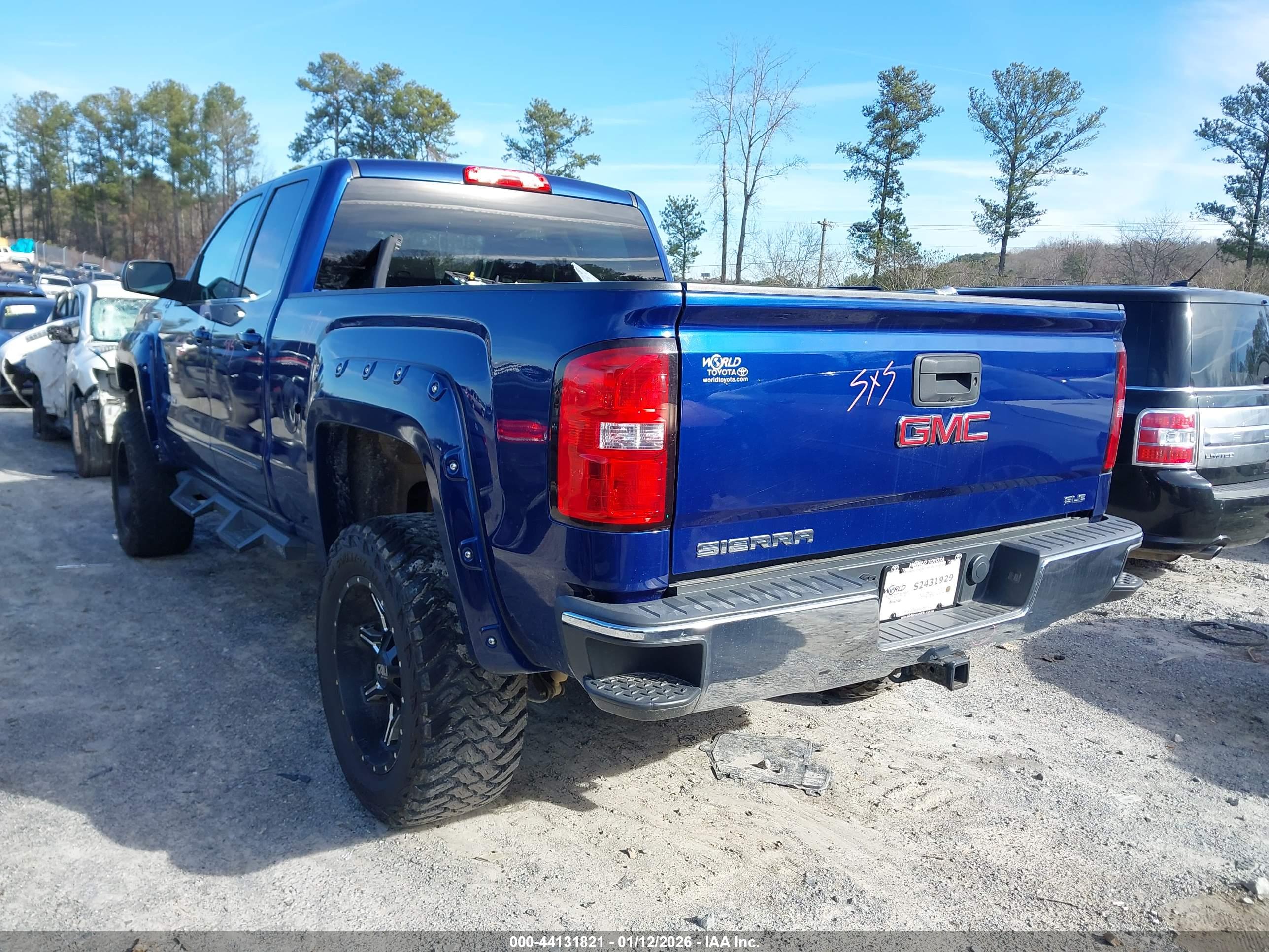 GMC SIERRA image 3