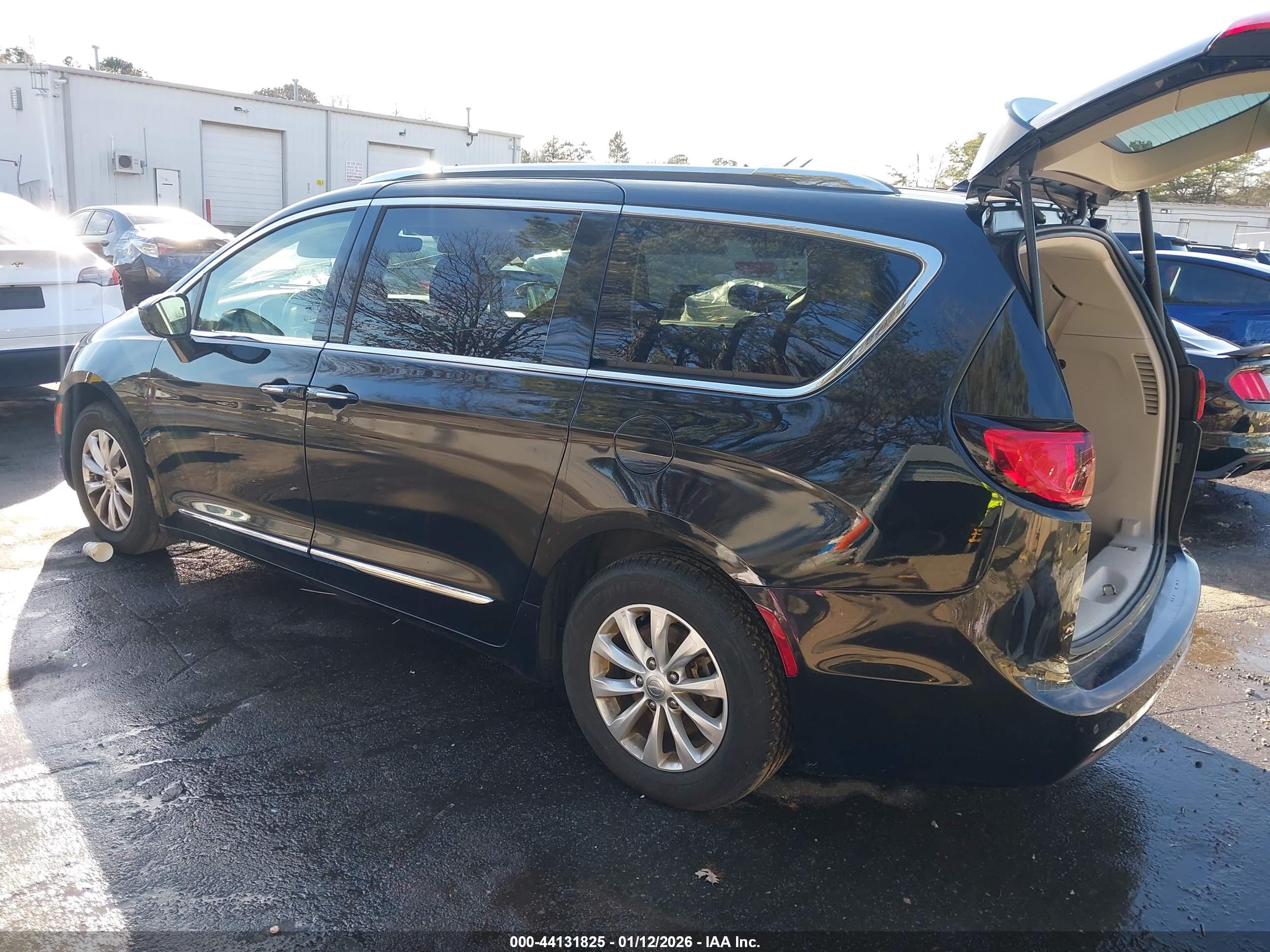 CHRYSLER PACIFICA image 3