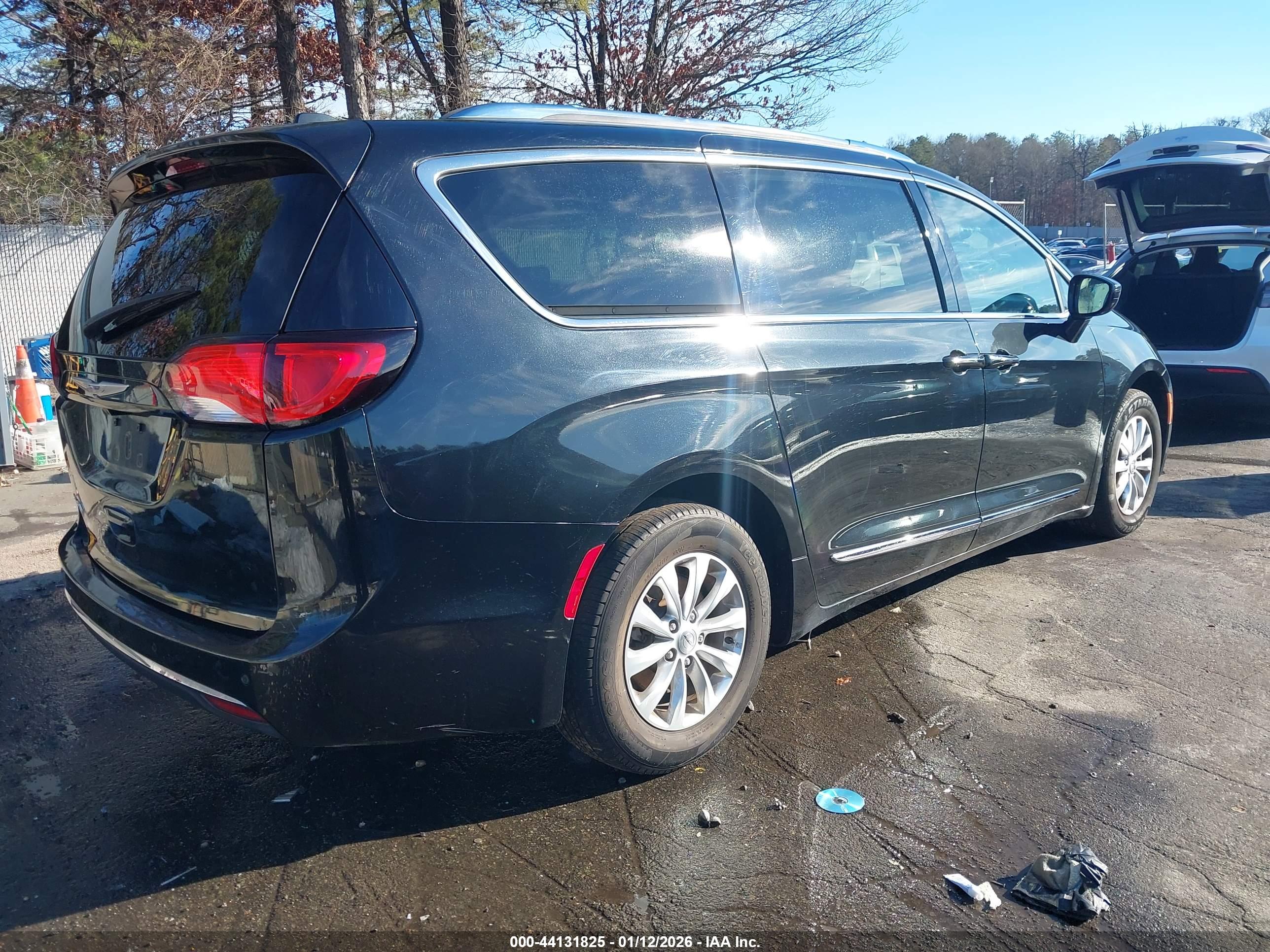 CHRYSLER PACIFICA image 4