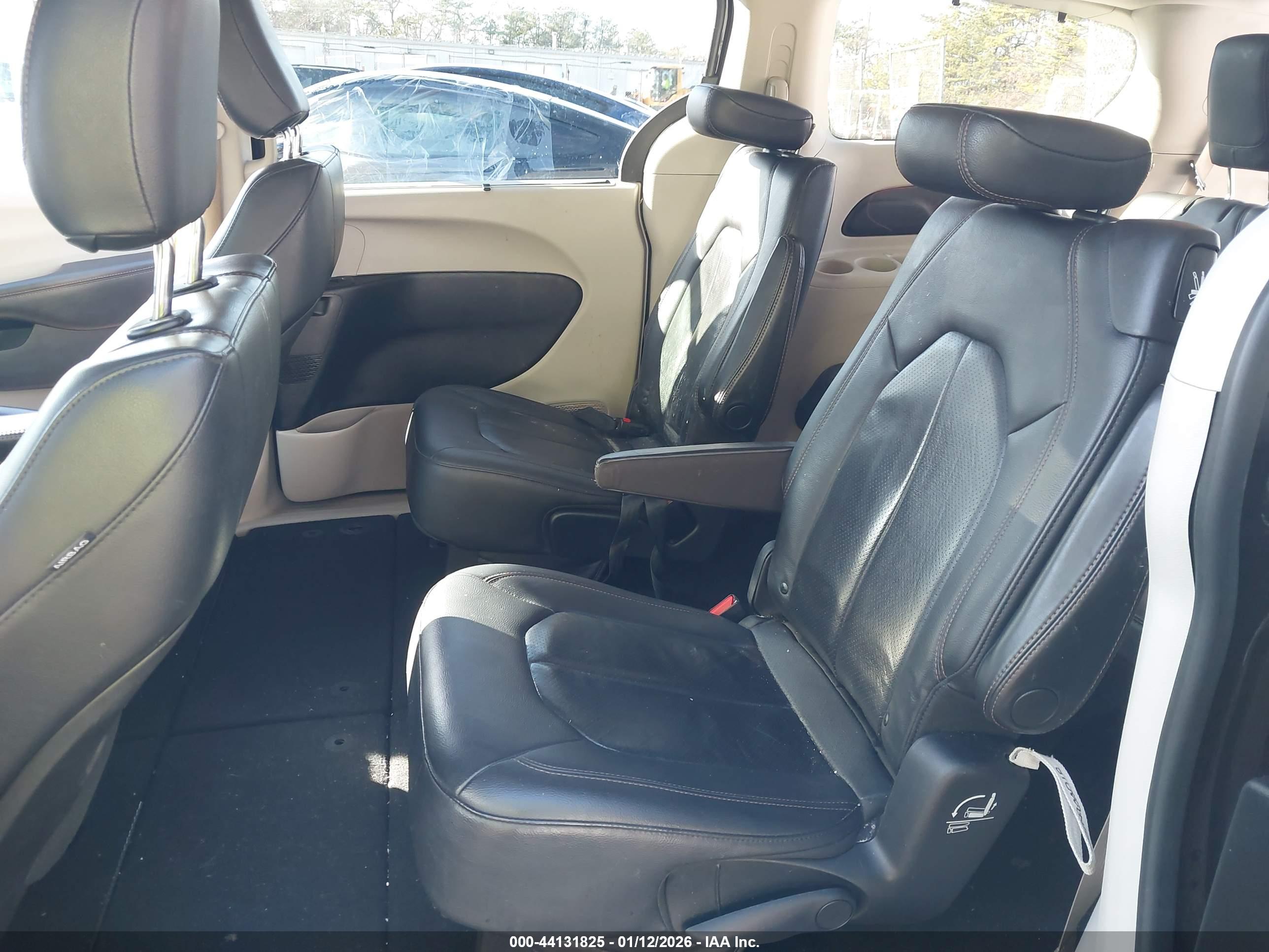 CHRYSLER PACIFICA image 8