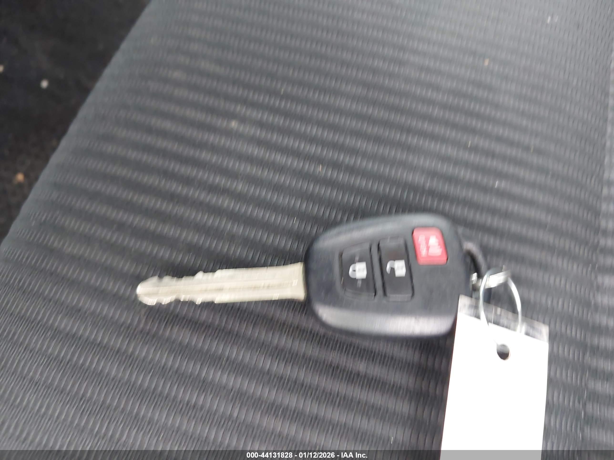 TOYOTA RAV4 image 11