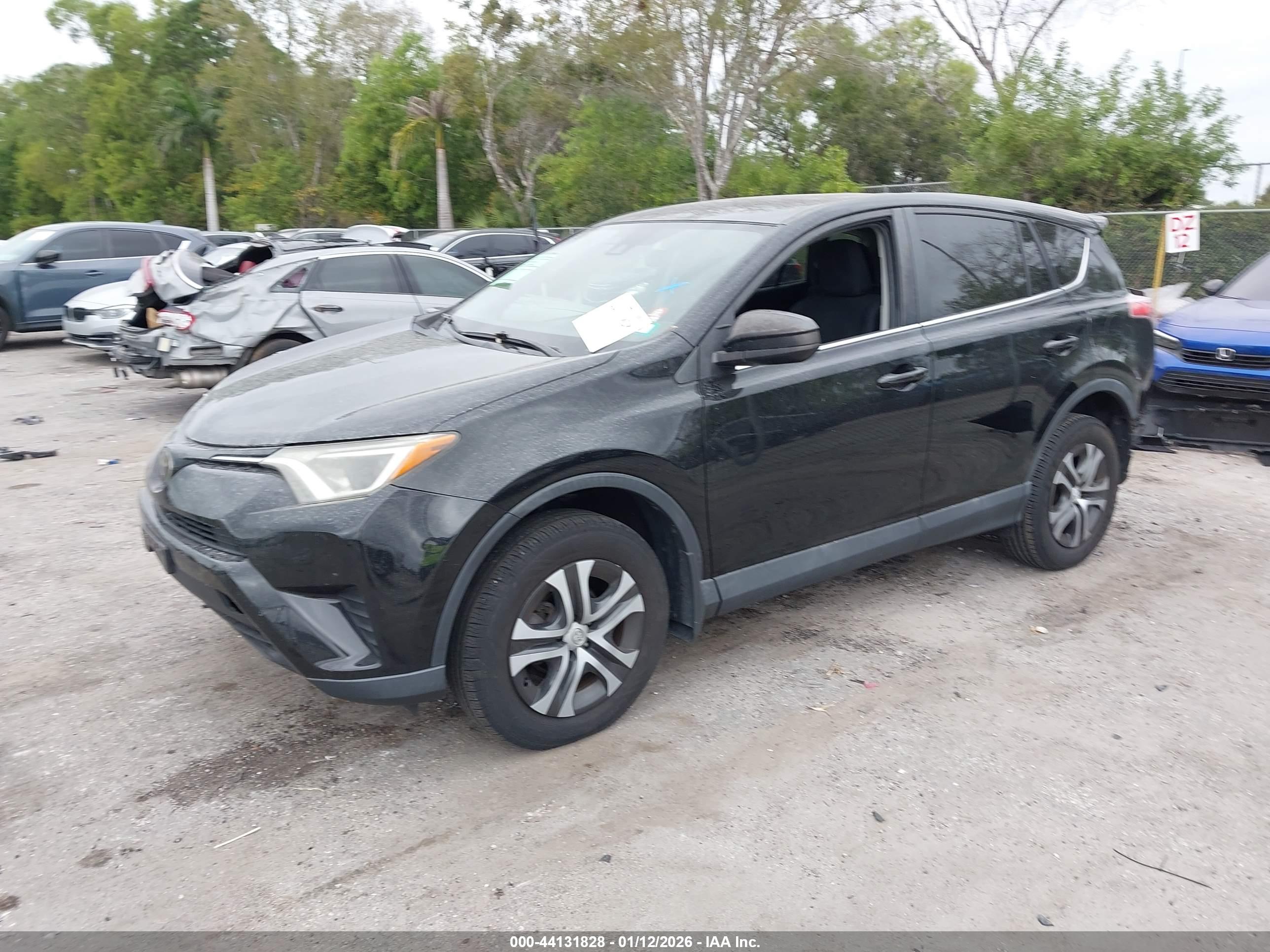 TOYOTA RAV4 image 2
