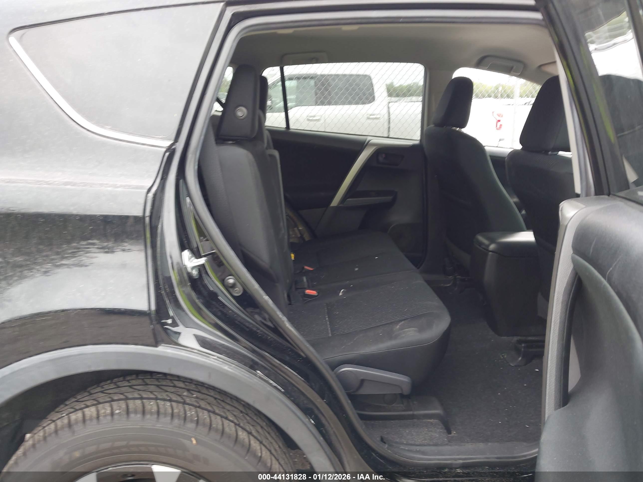TOYOTA RAV4 image 8