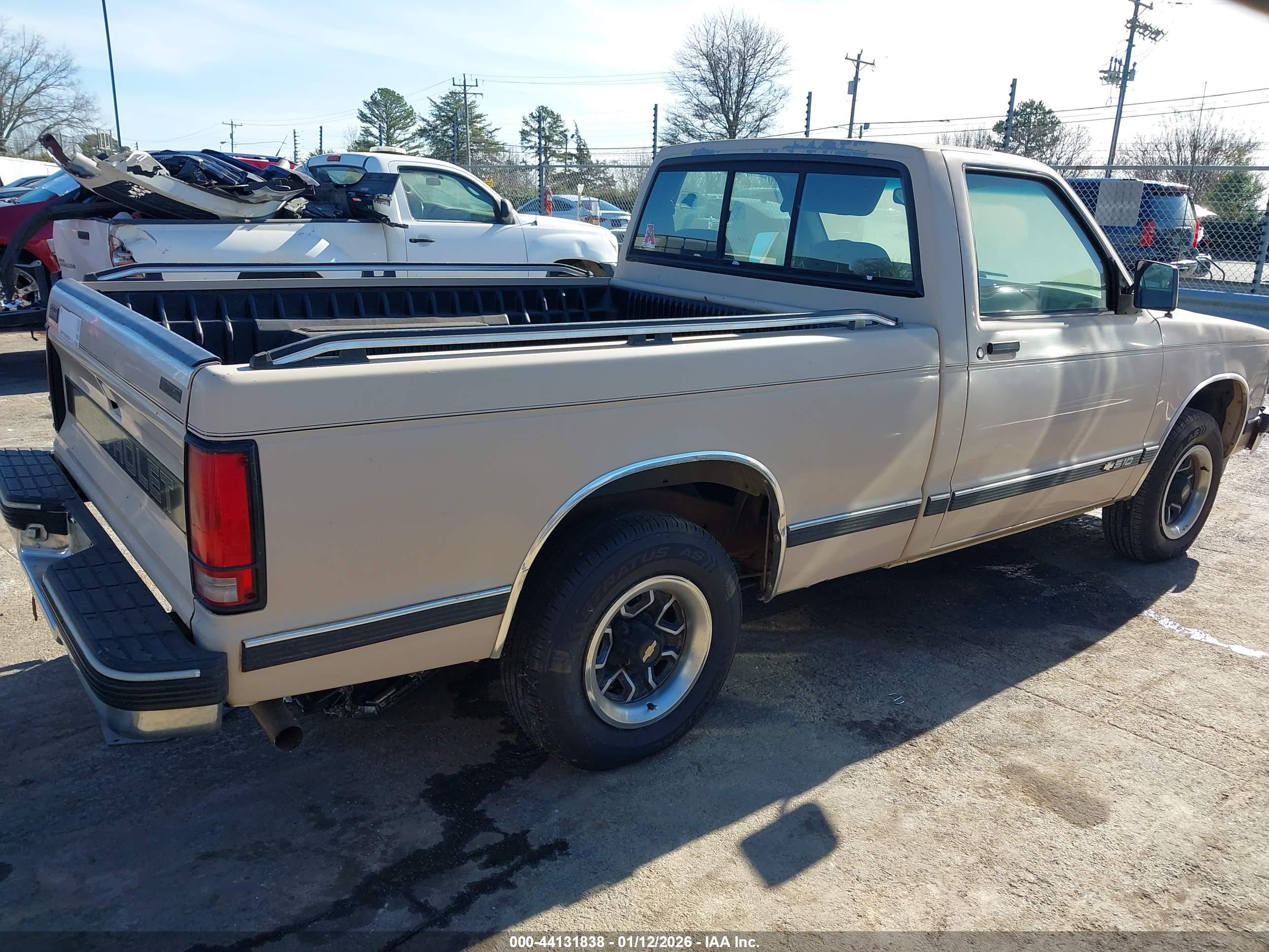 CHEVROLET S image 4