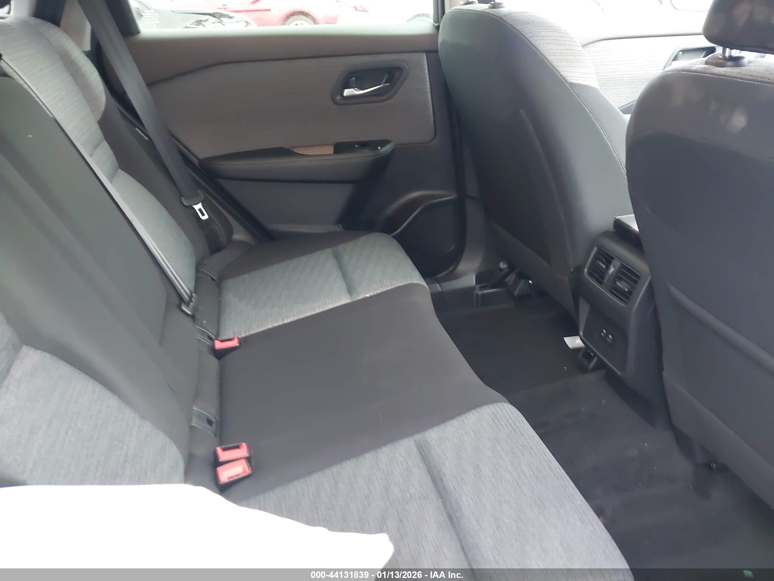 NISSAN ROGUE image 8