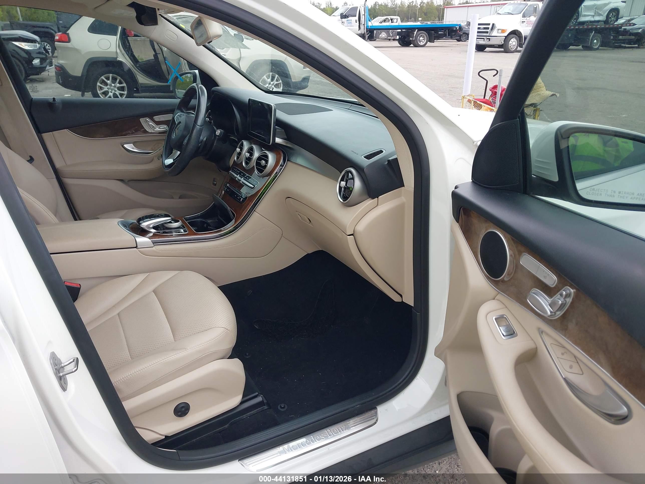 MERCEDES-BENZ GLC image 5