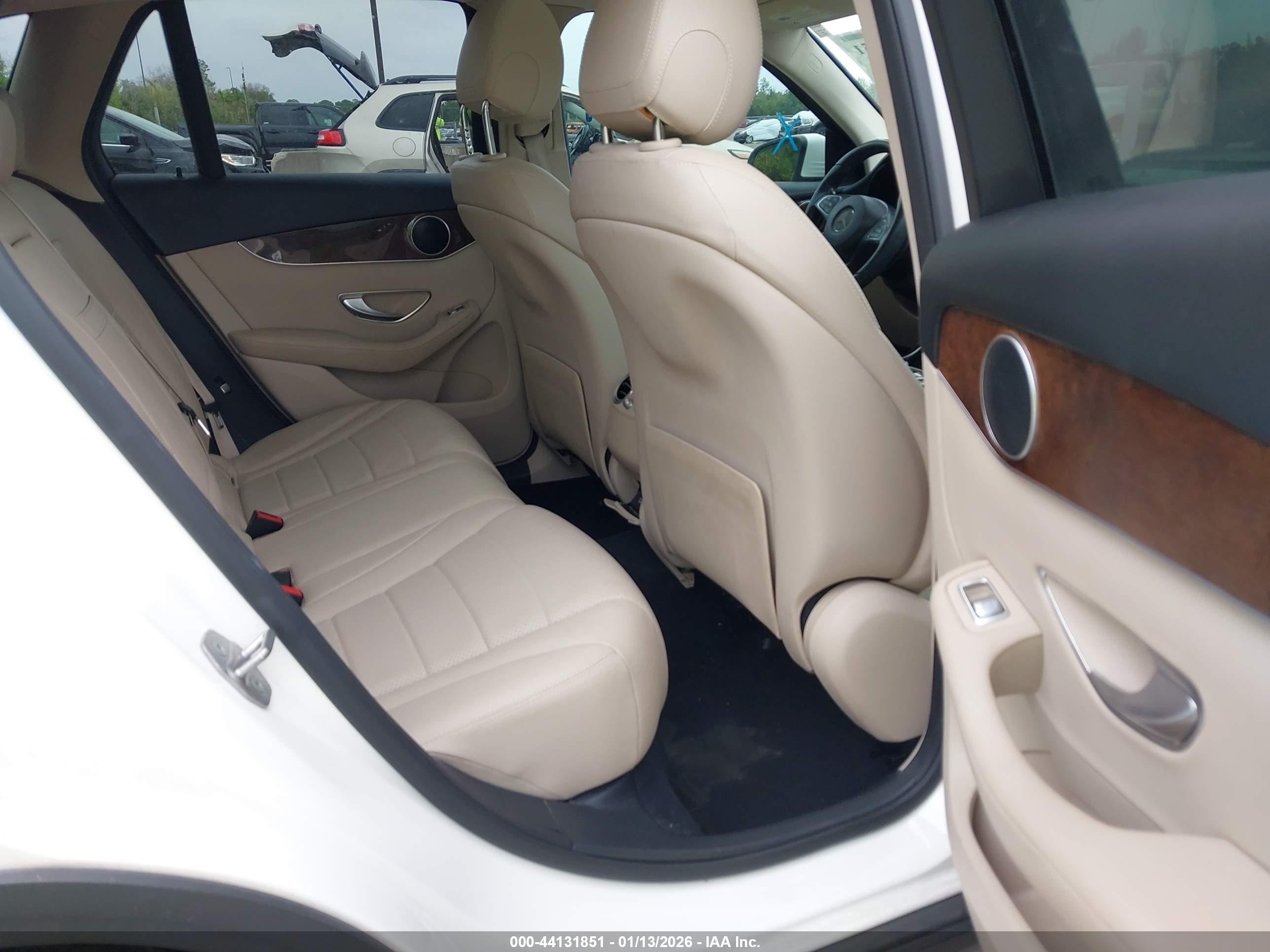 MERCEDES-BENZ GLC image 8