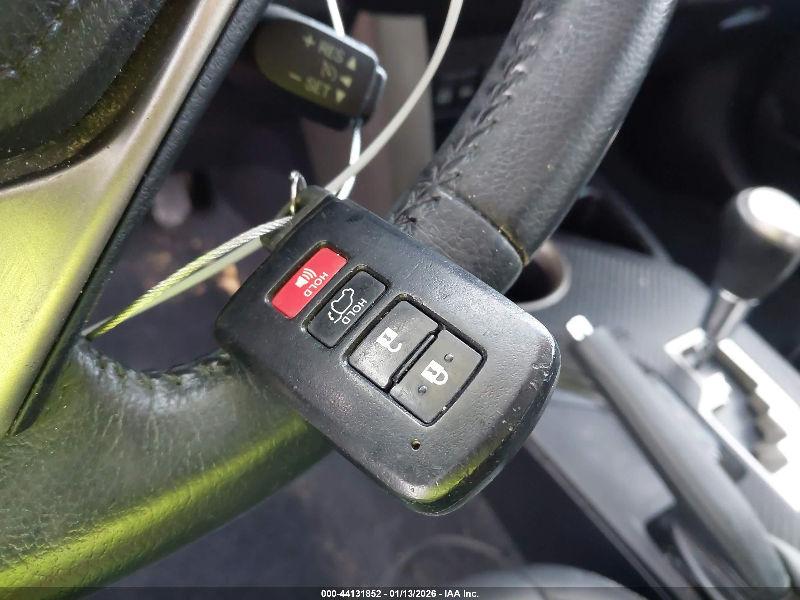 TOYOTA RAV4 image 11