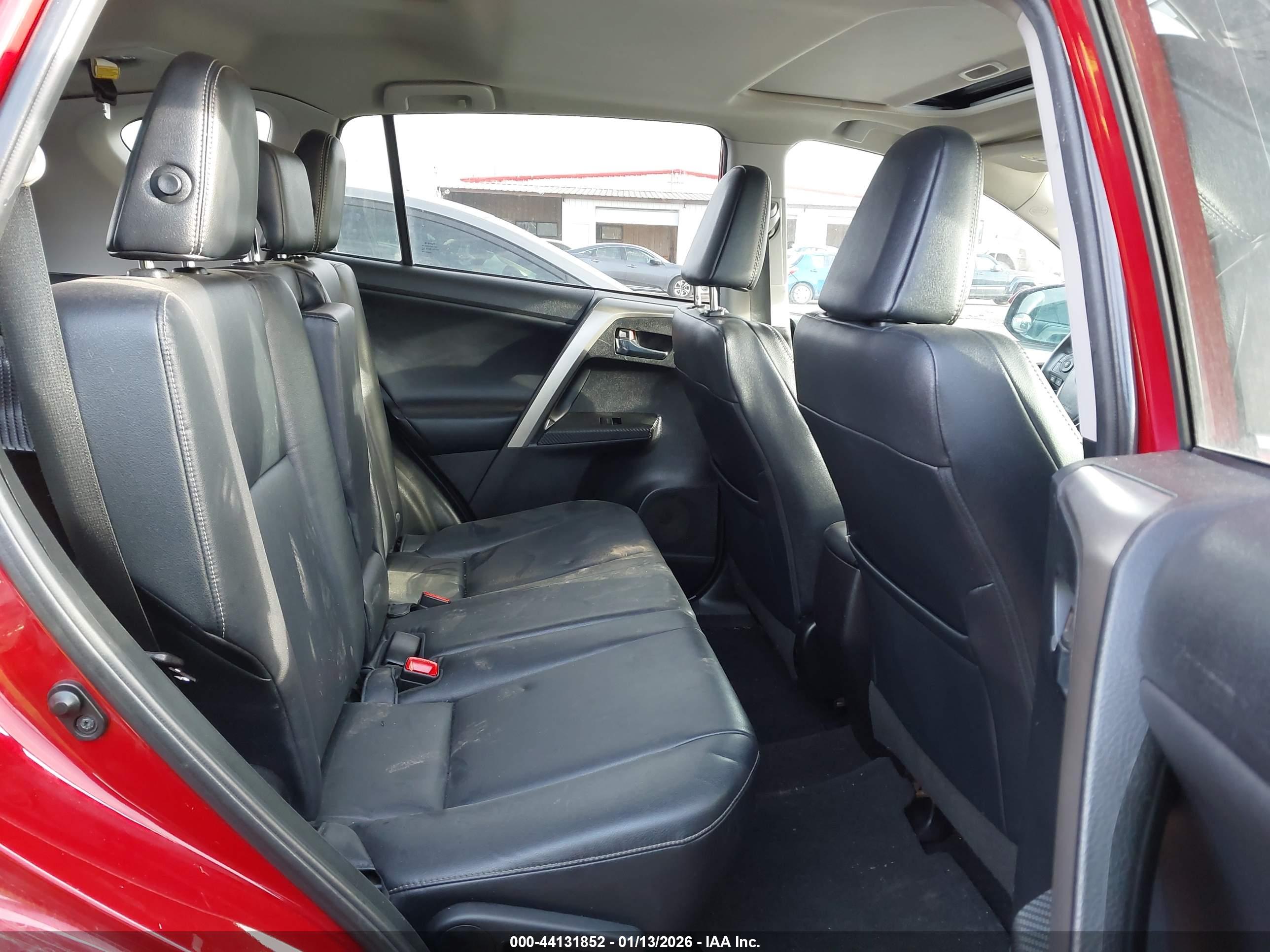TOYOTA RAV4 image 8