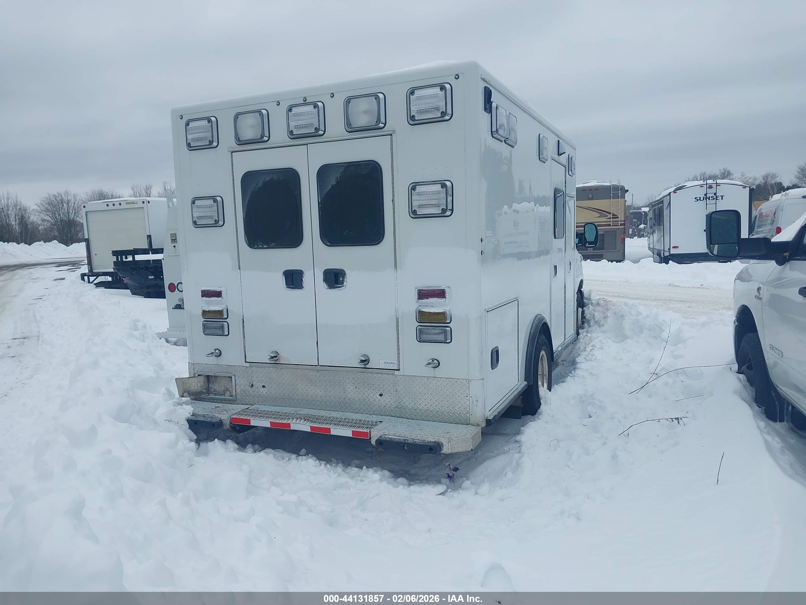 FORD E-350 image 4