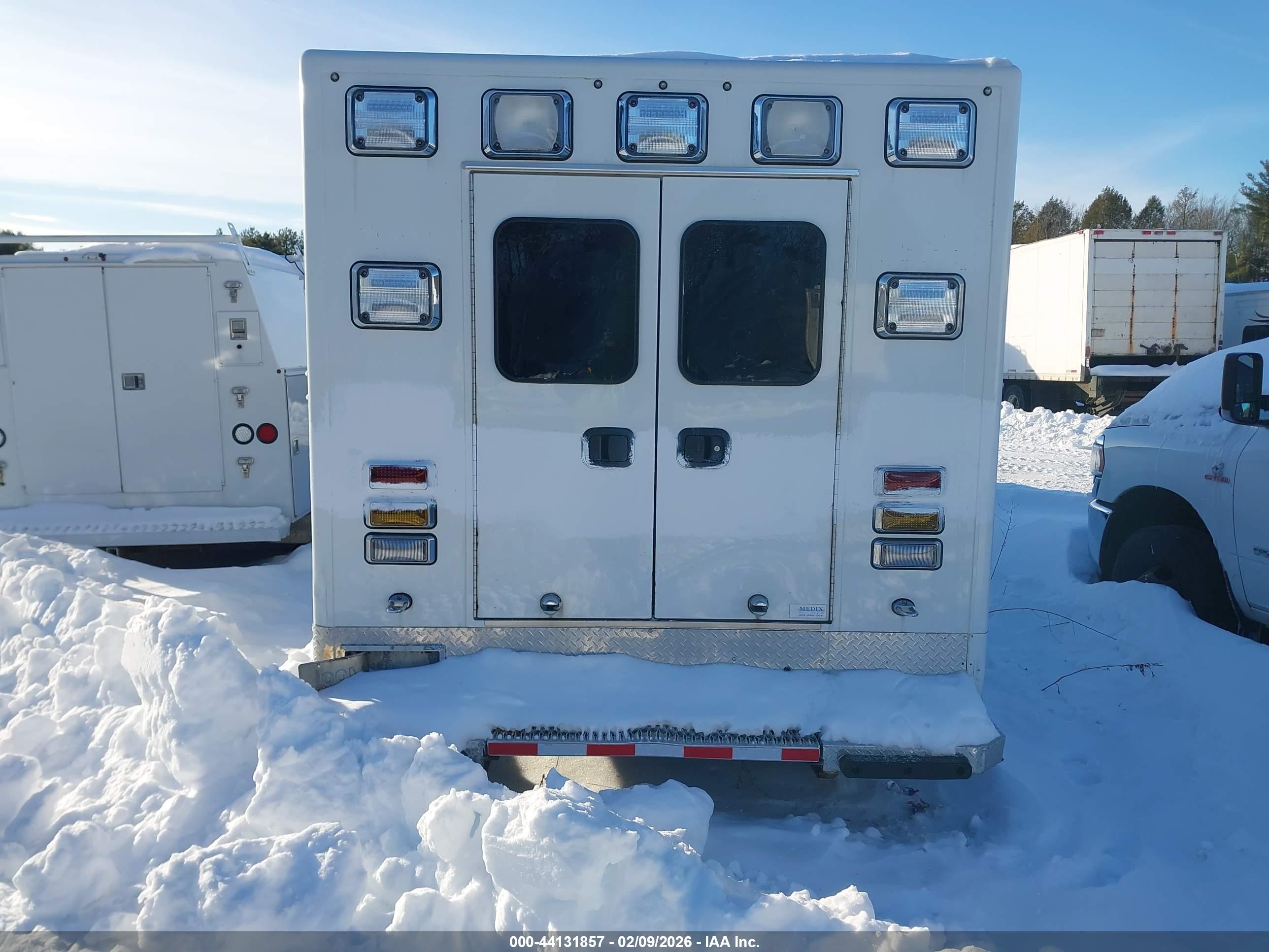 FORD E-350 image 8