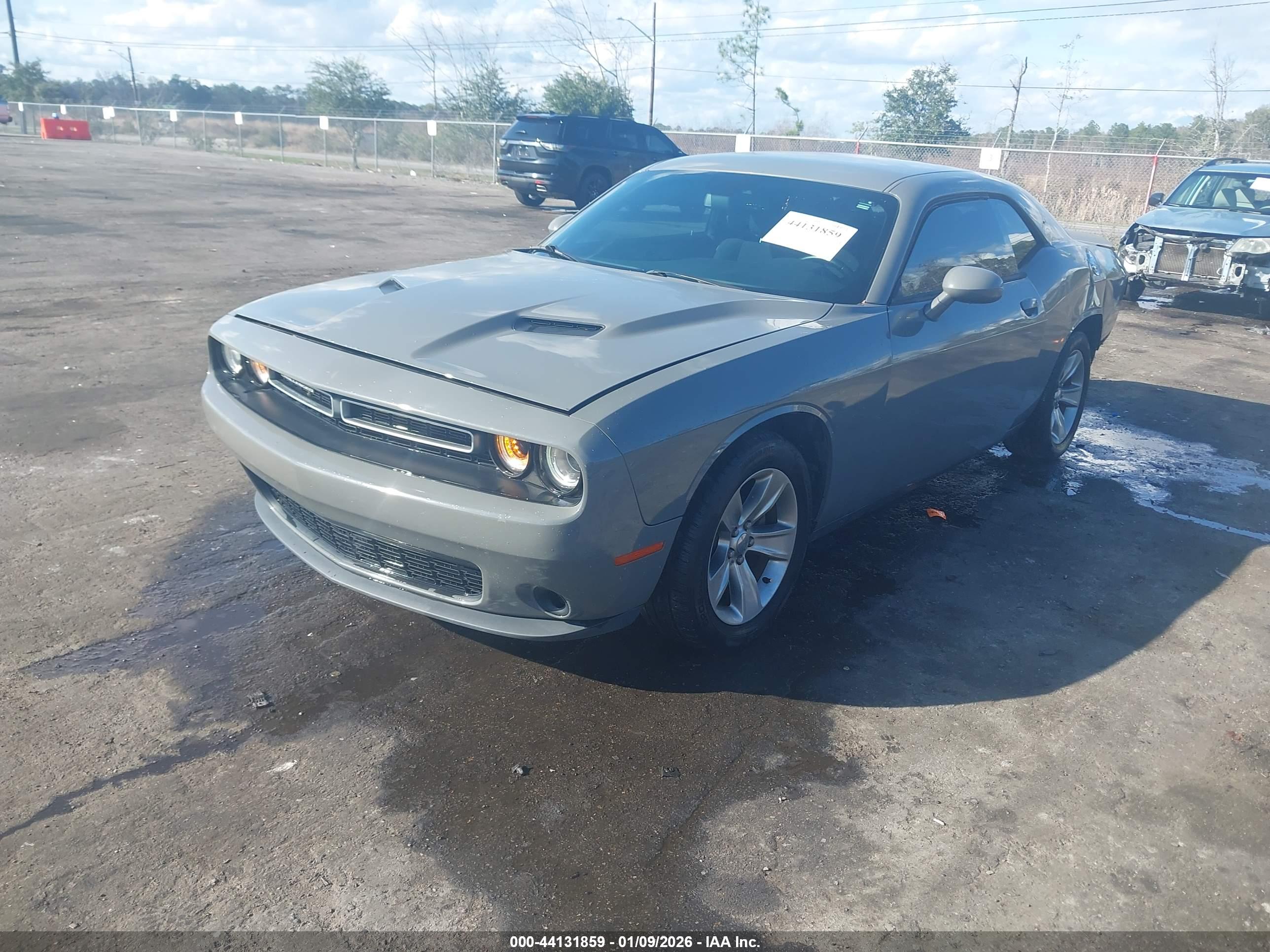 DODGE CHALLENGER image 2
