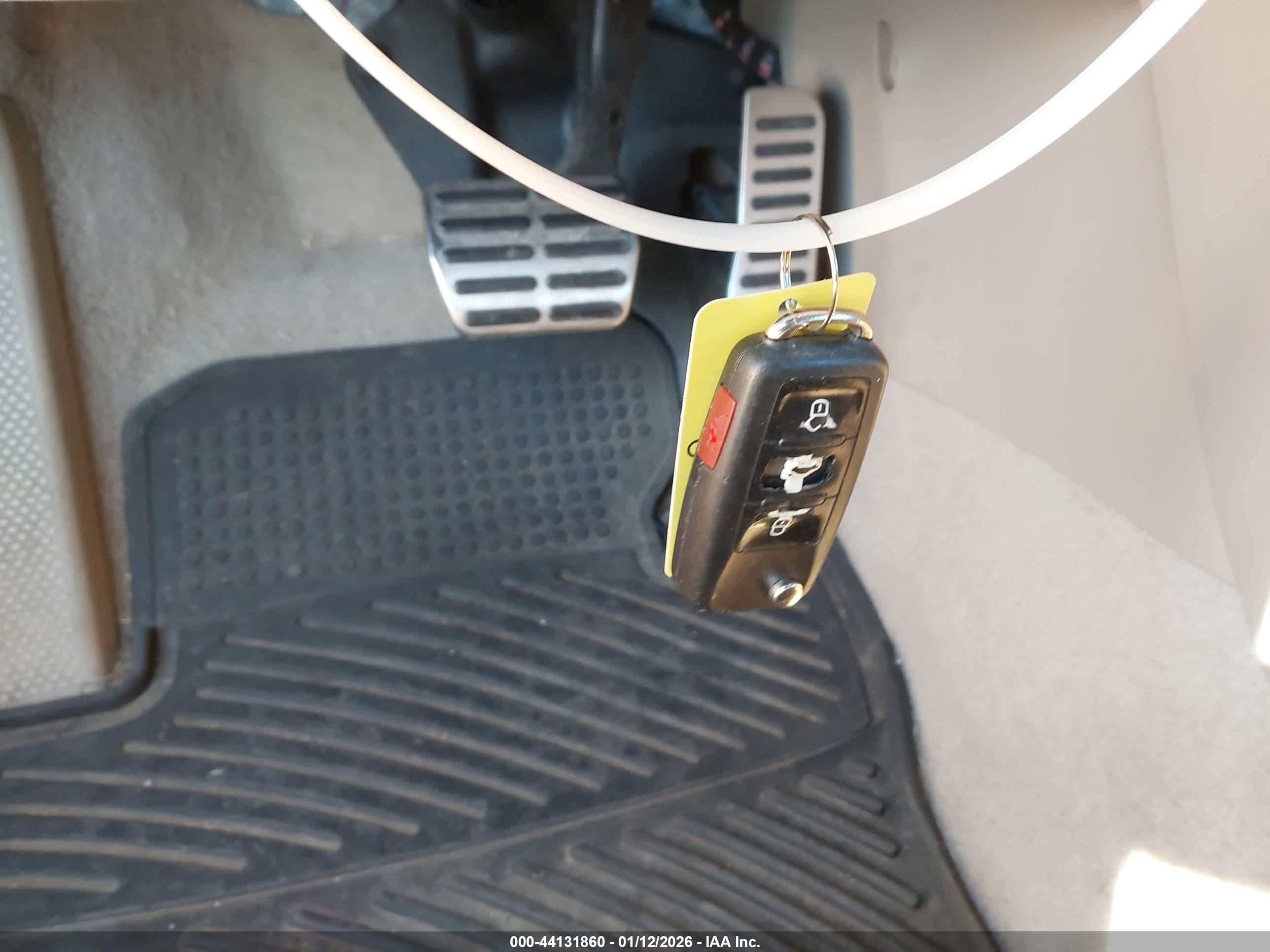 VOLKSWAGEN BEETLE image 11