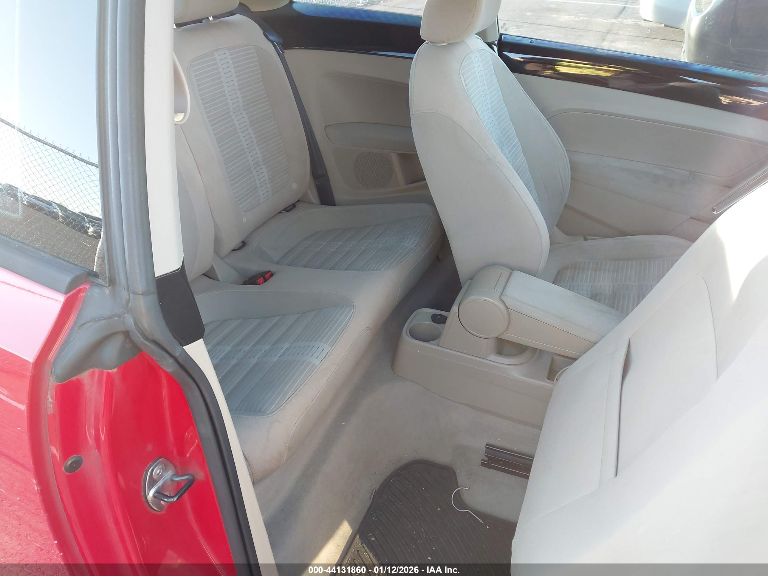 VOLKSWAGEN BEETLE image 8