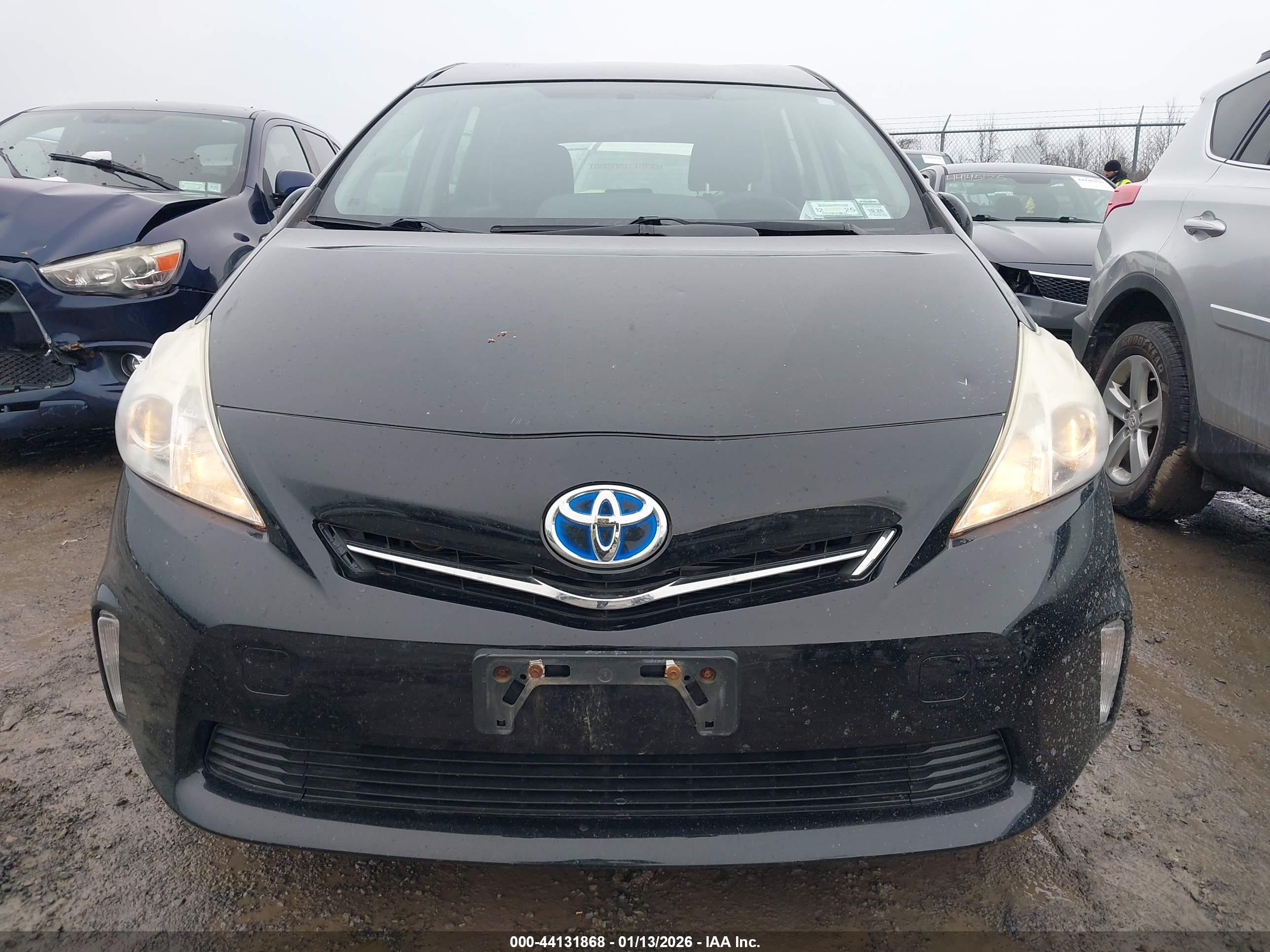 TOYOTA PRIUS image 6