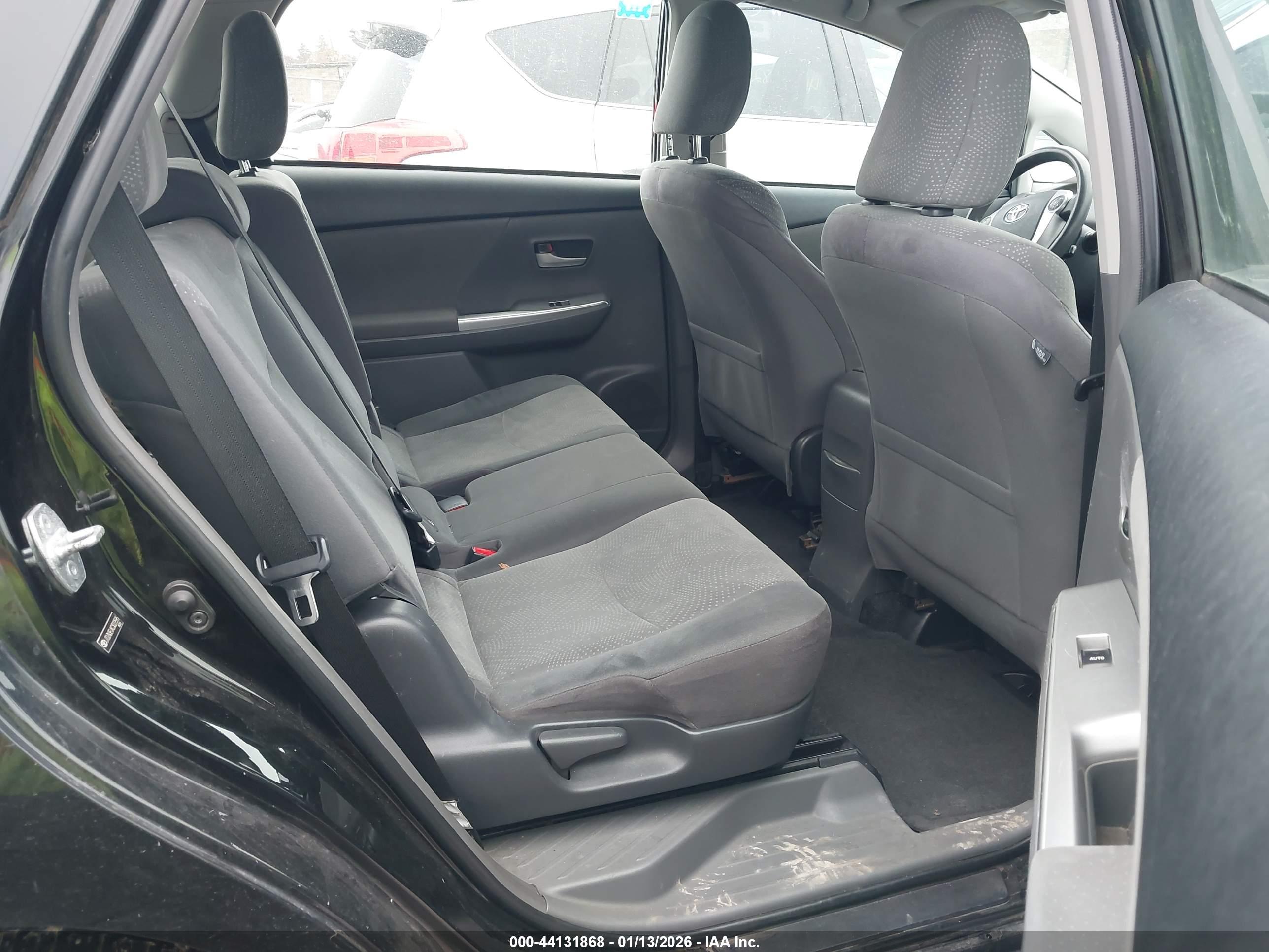 TOYOTA PRIUS image 8