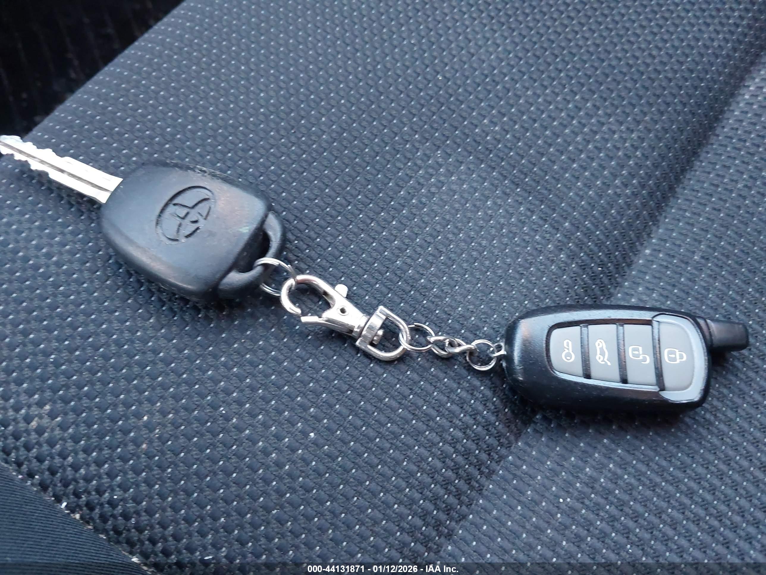 TOYOTA RAV4 image 11