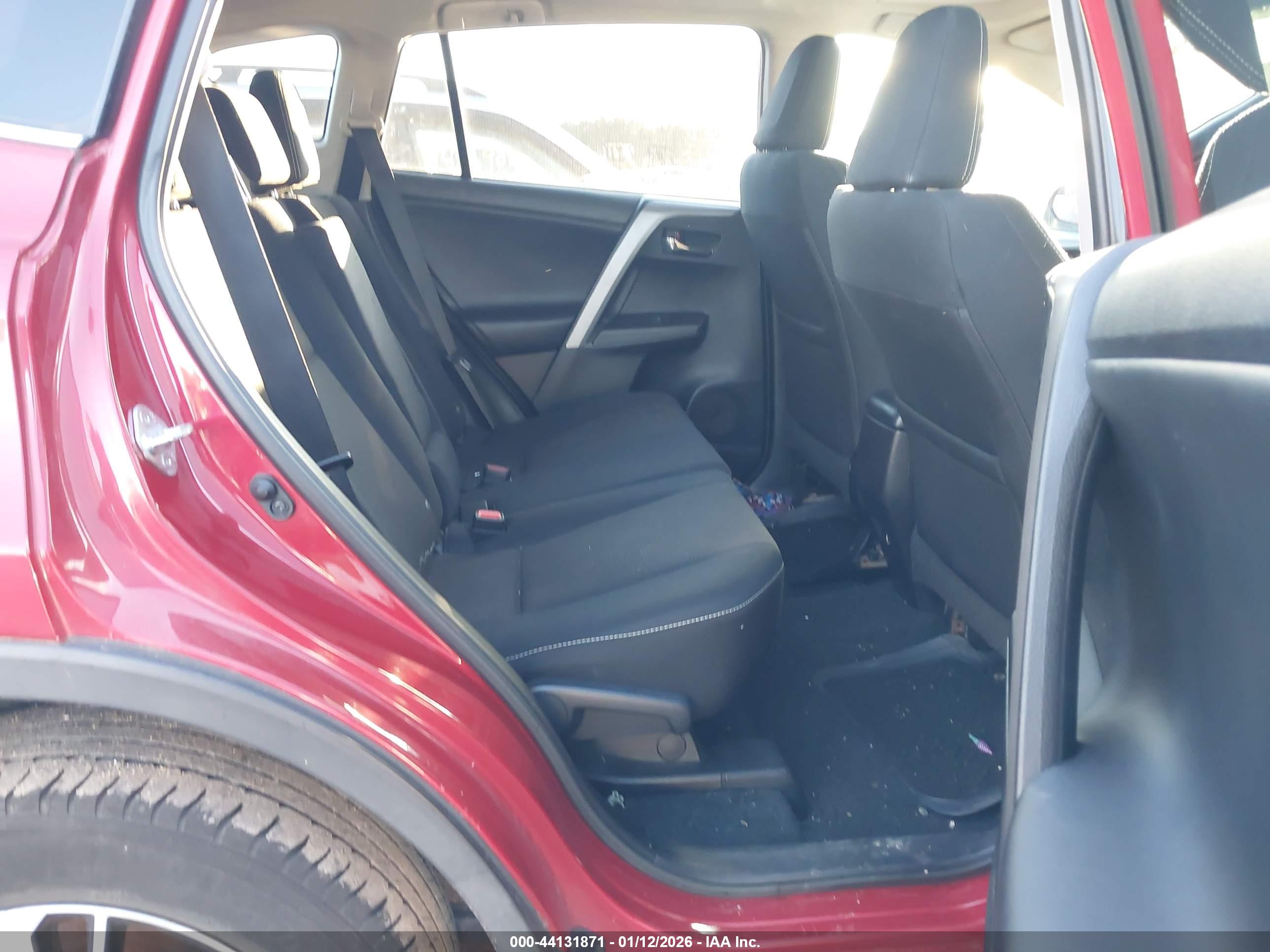 TOYOTA RAV4 image 8