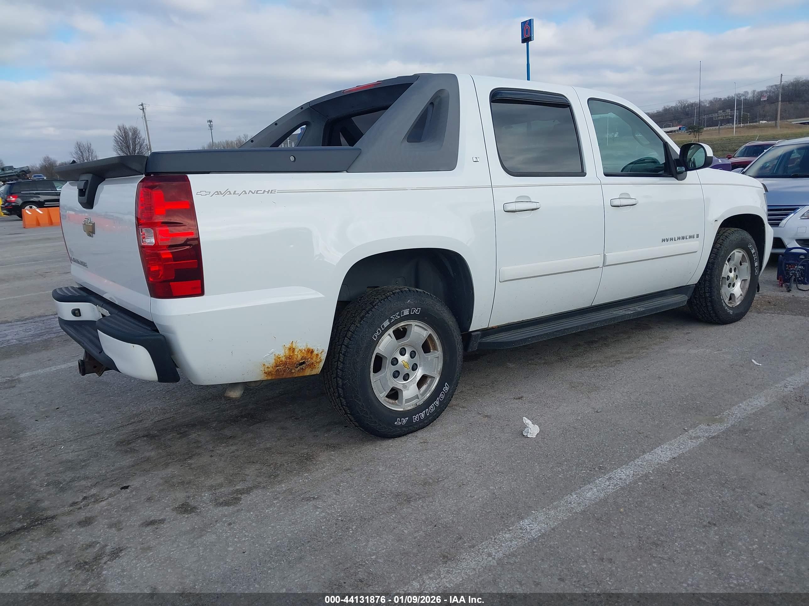 CHEVROLET AVALANCHE image 4