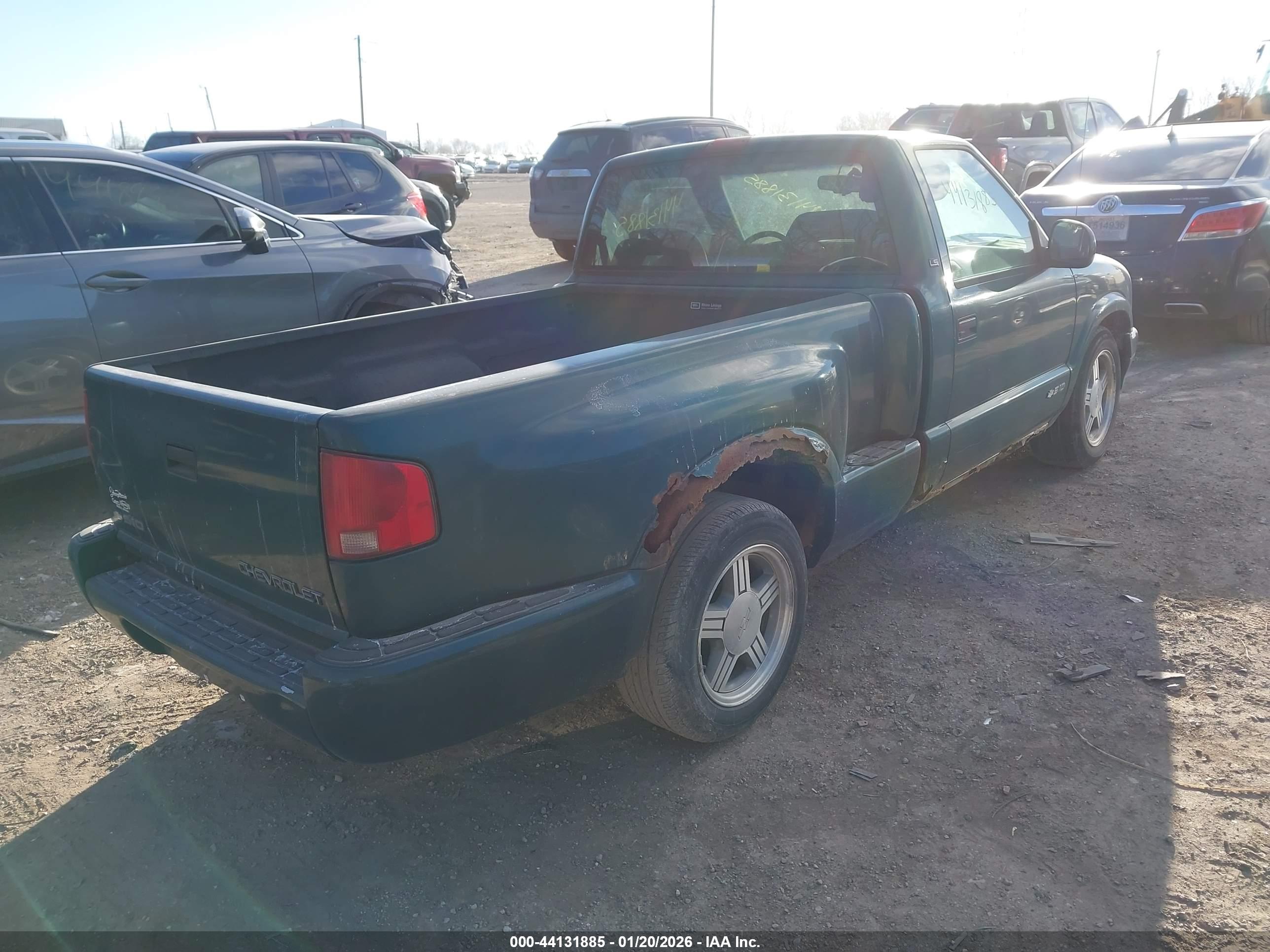 CHEVROLET S-10 image 4