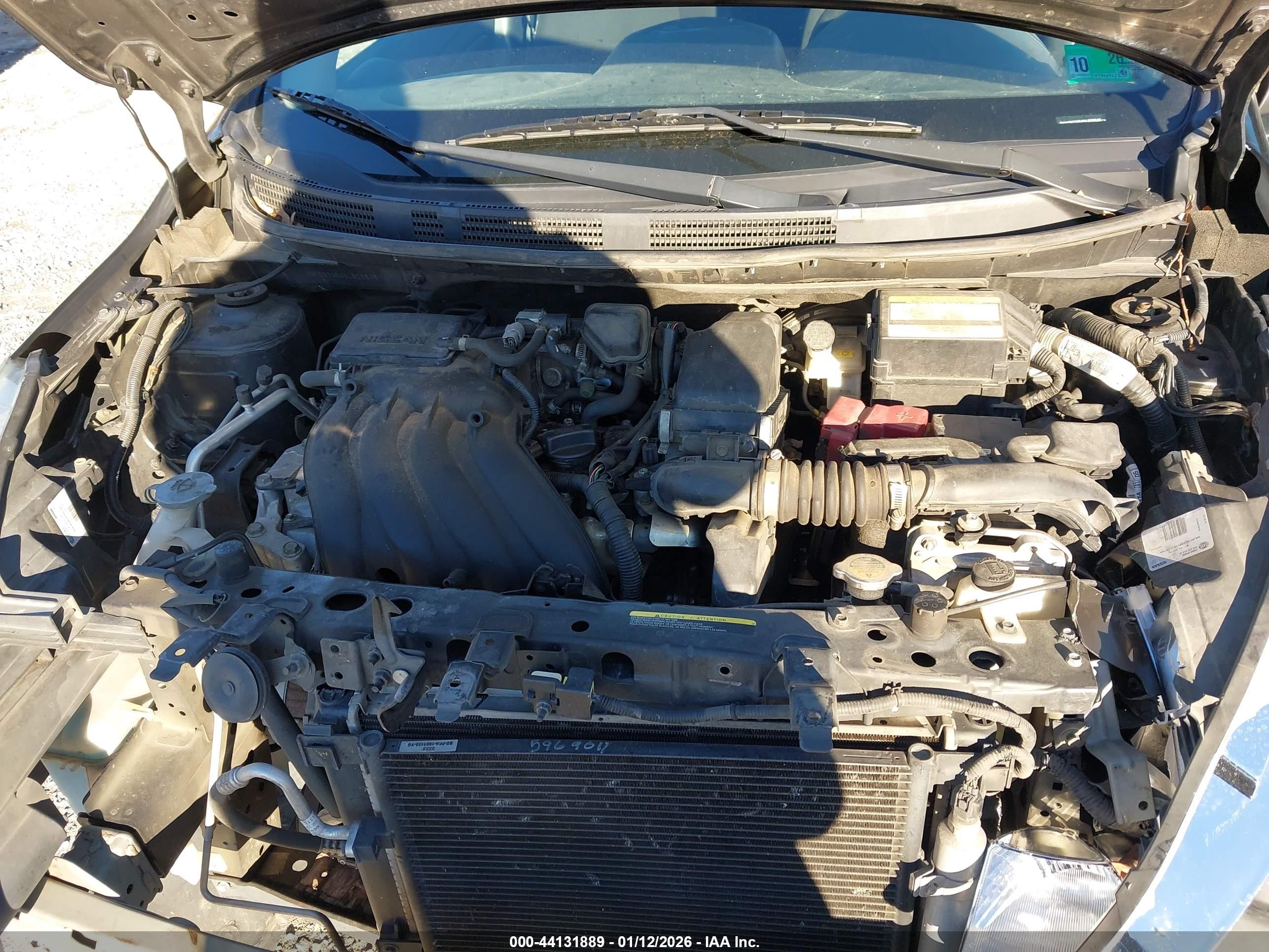 NISSAN VERSA image 10