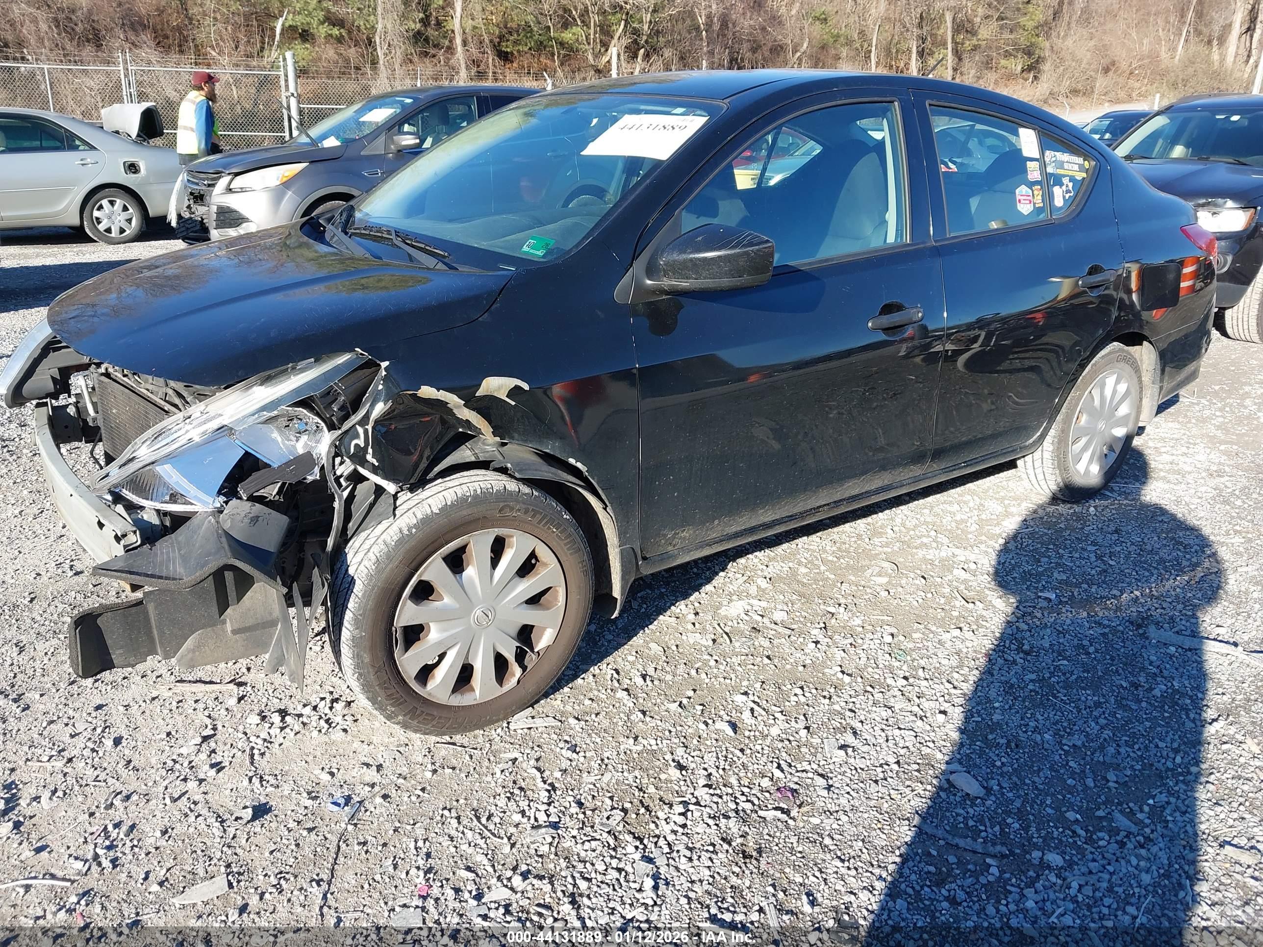 NISSAN VERSA image 2