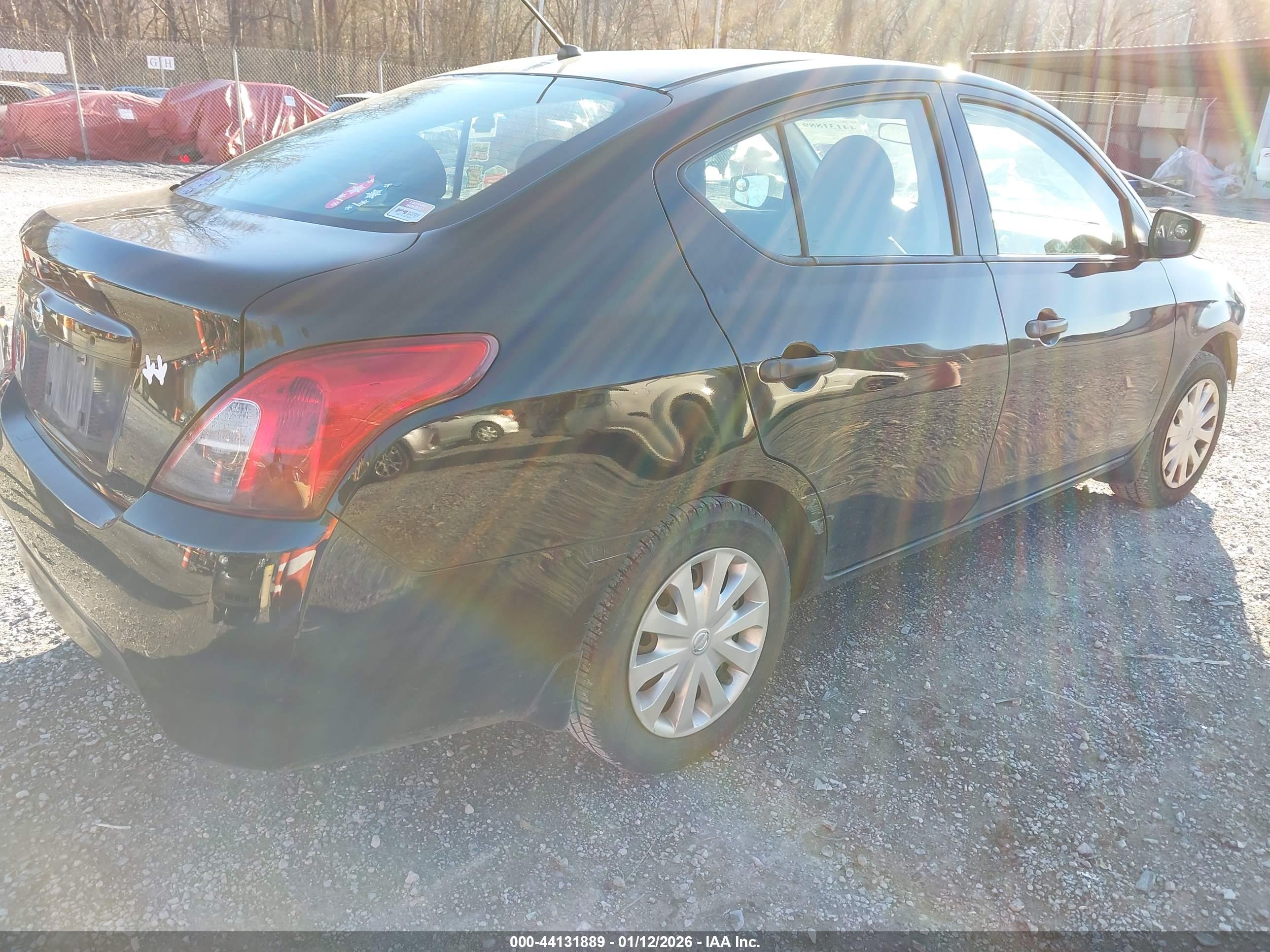 NISSAN VERSA image 4
