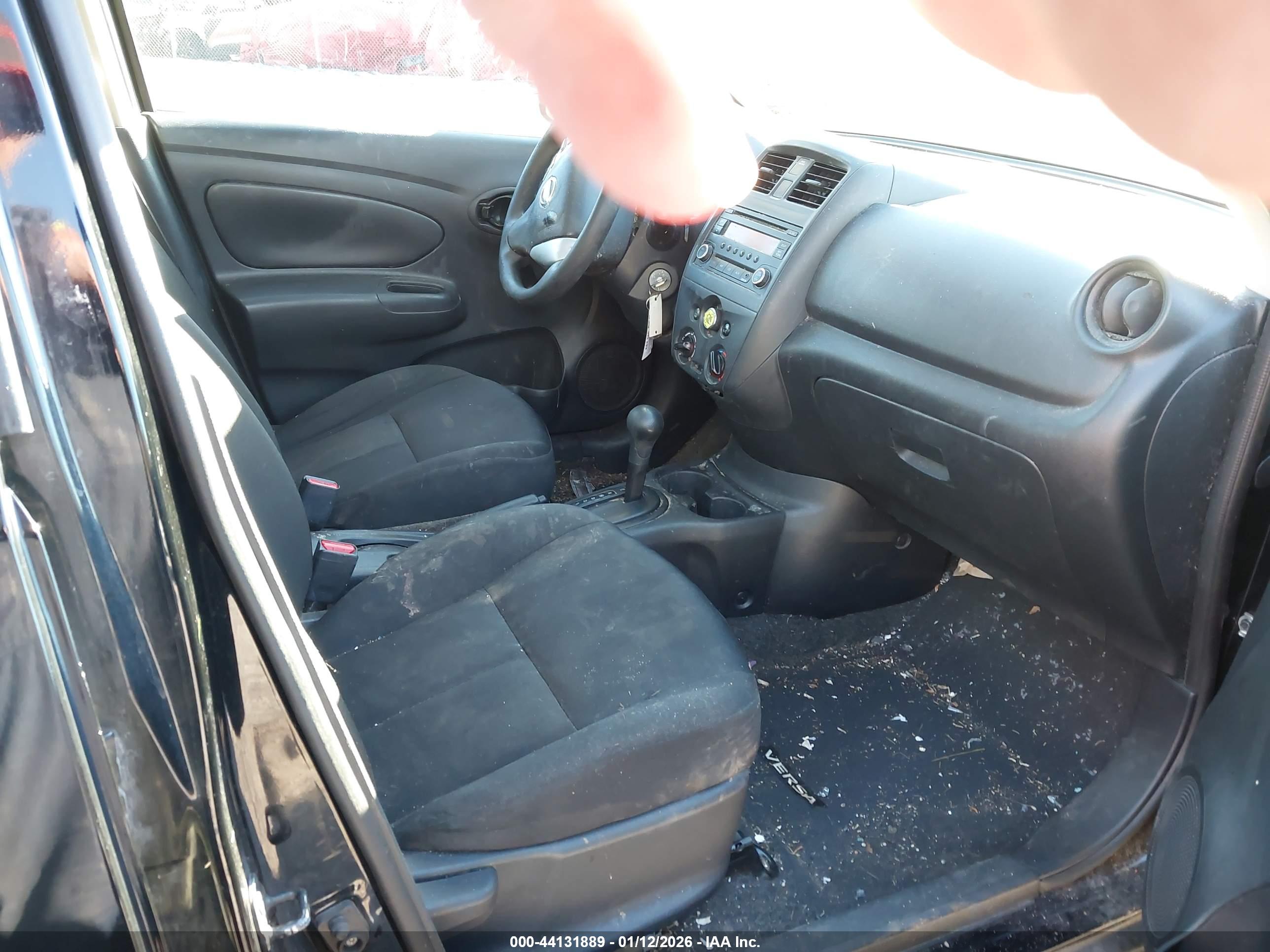 NISSAN VERSA image 5