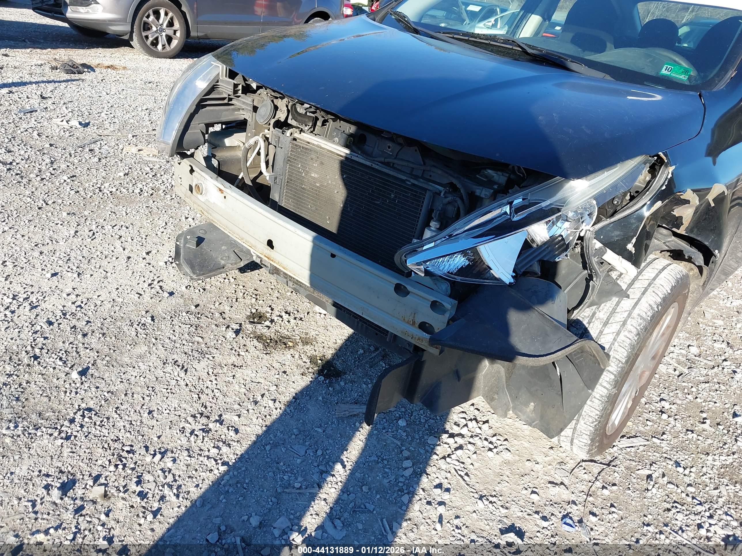NISSAN VERSA image 6
