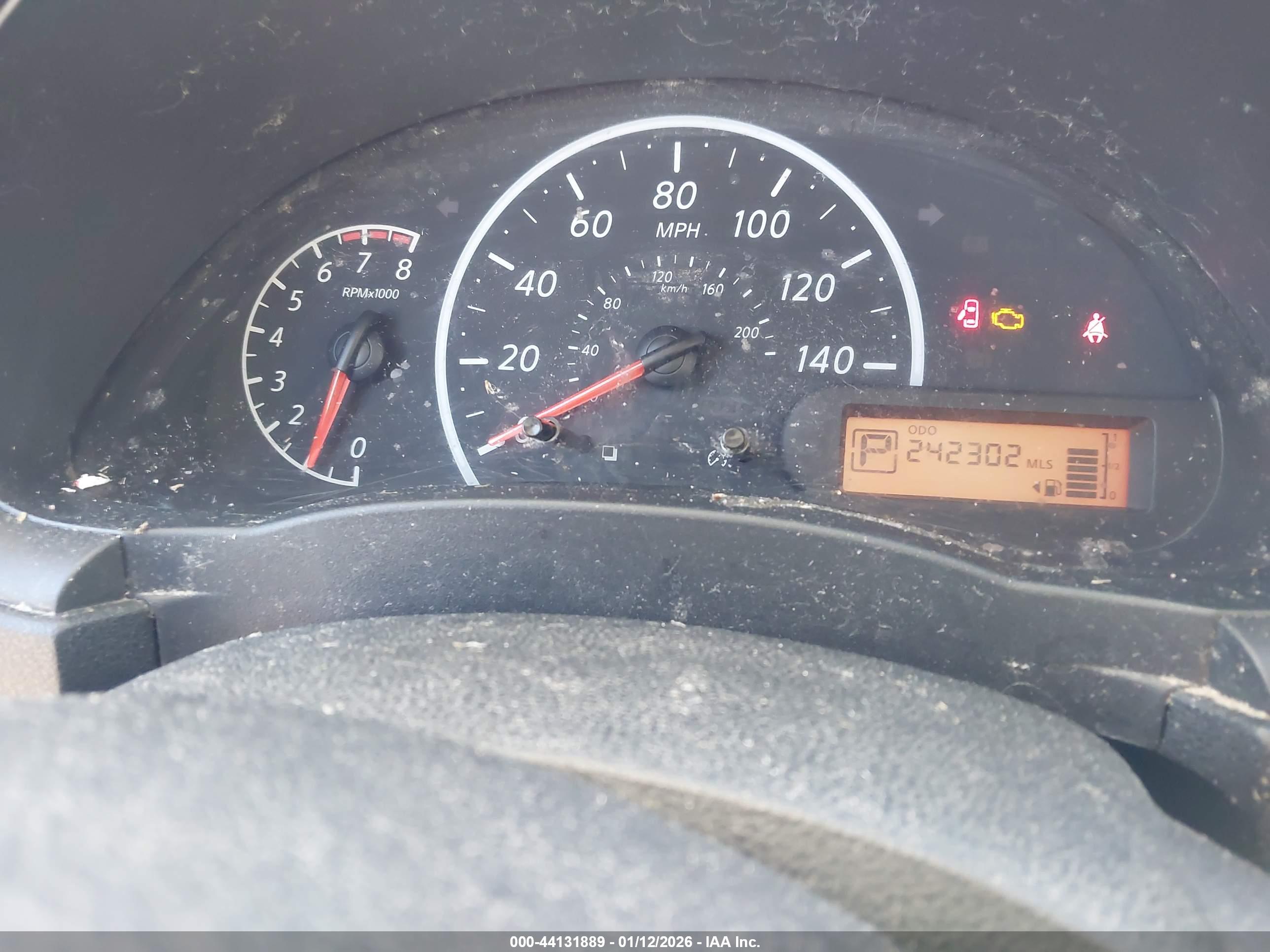 NISSAN VERSA image 7