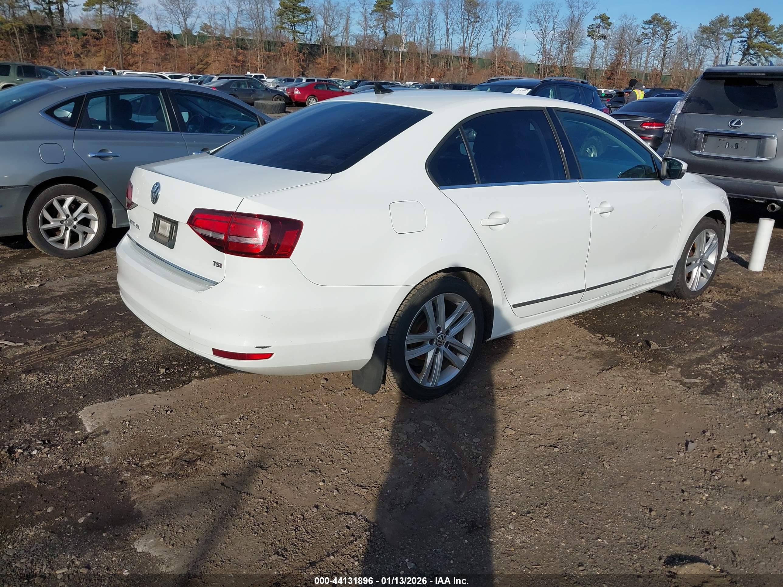 VOLKSWAGEN JETTA image 4