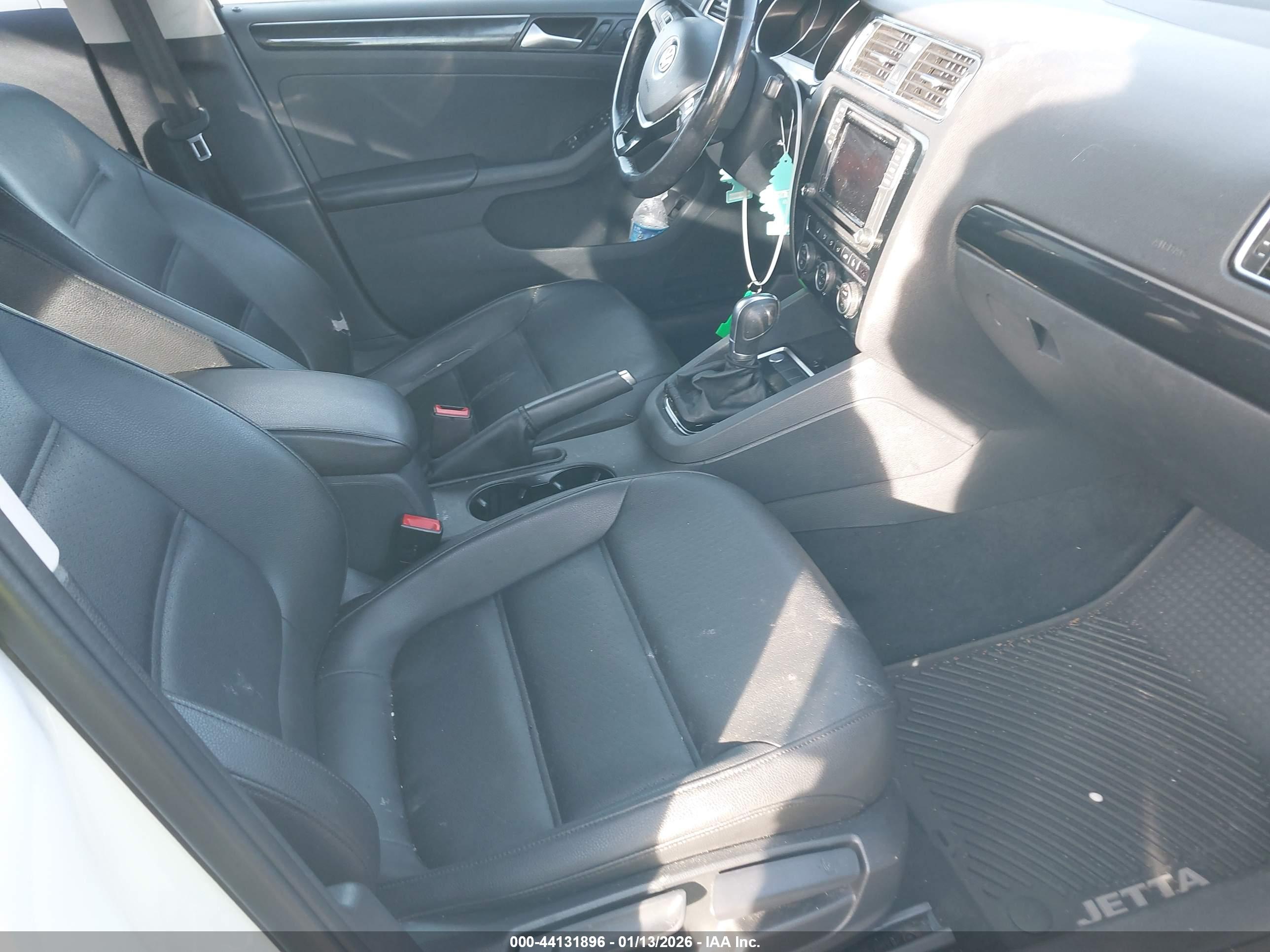 VOLKSWAGEN JETTA image 5
