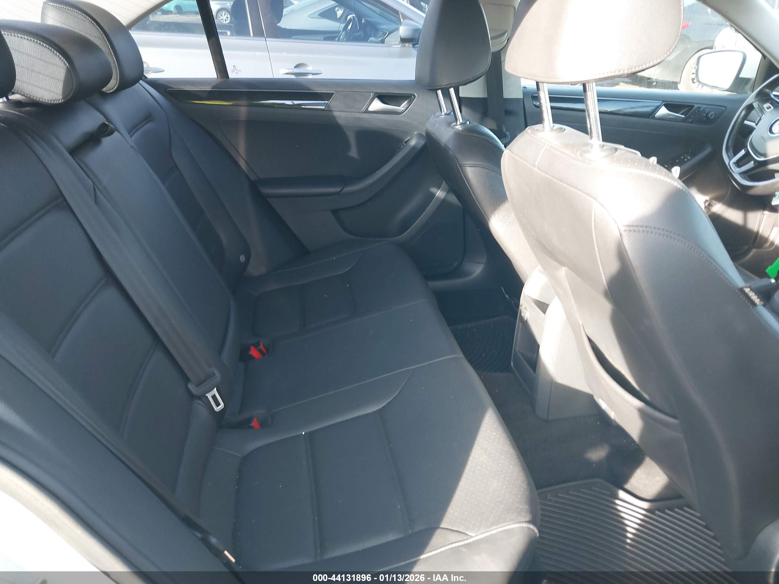 VOLKSWAGEN JETTA image 8