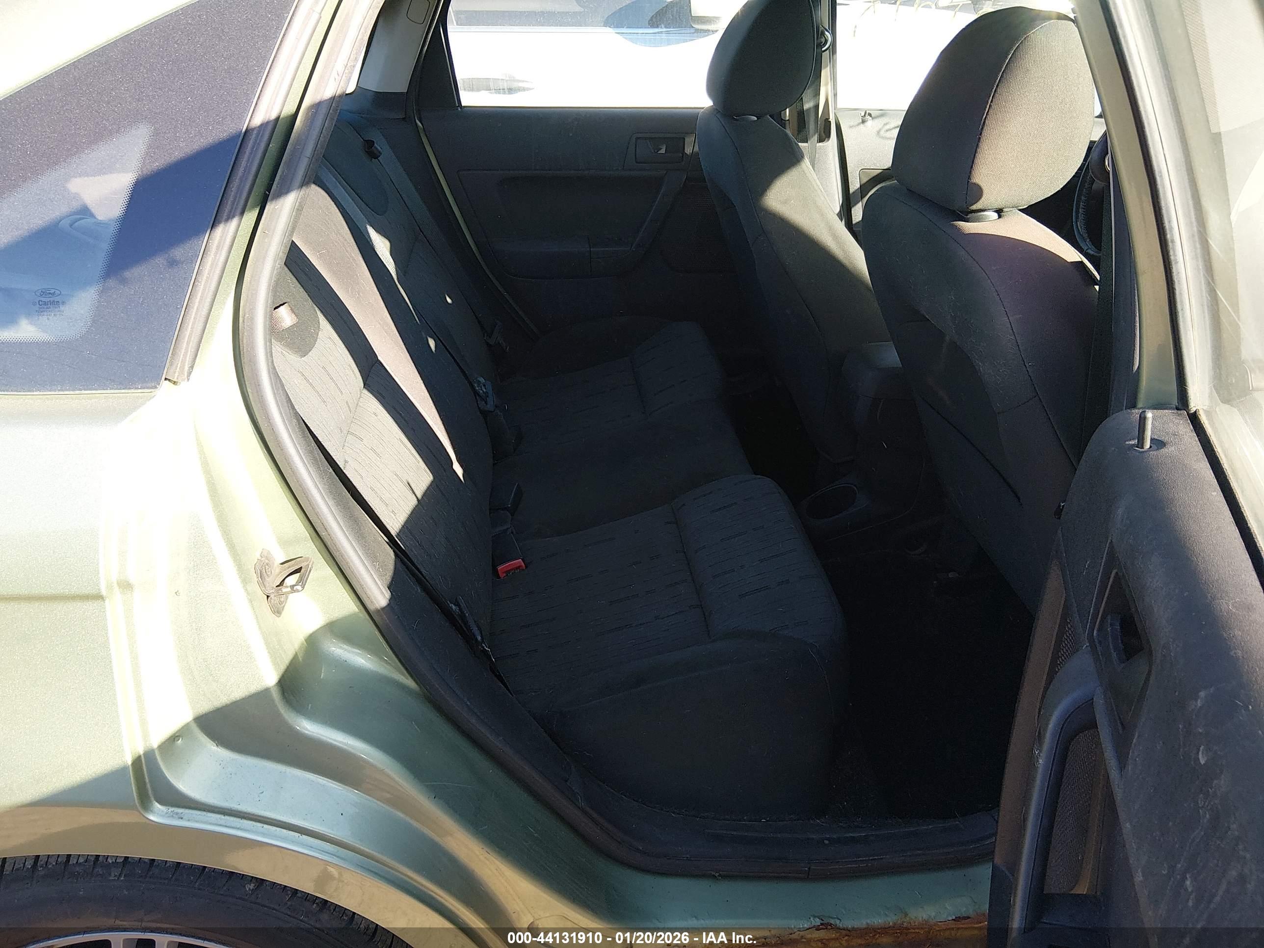 FORD FOCUS image 8