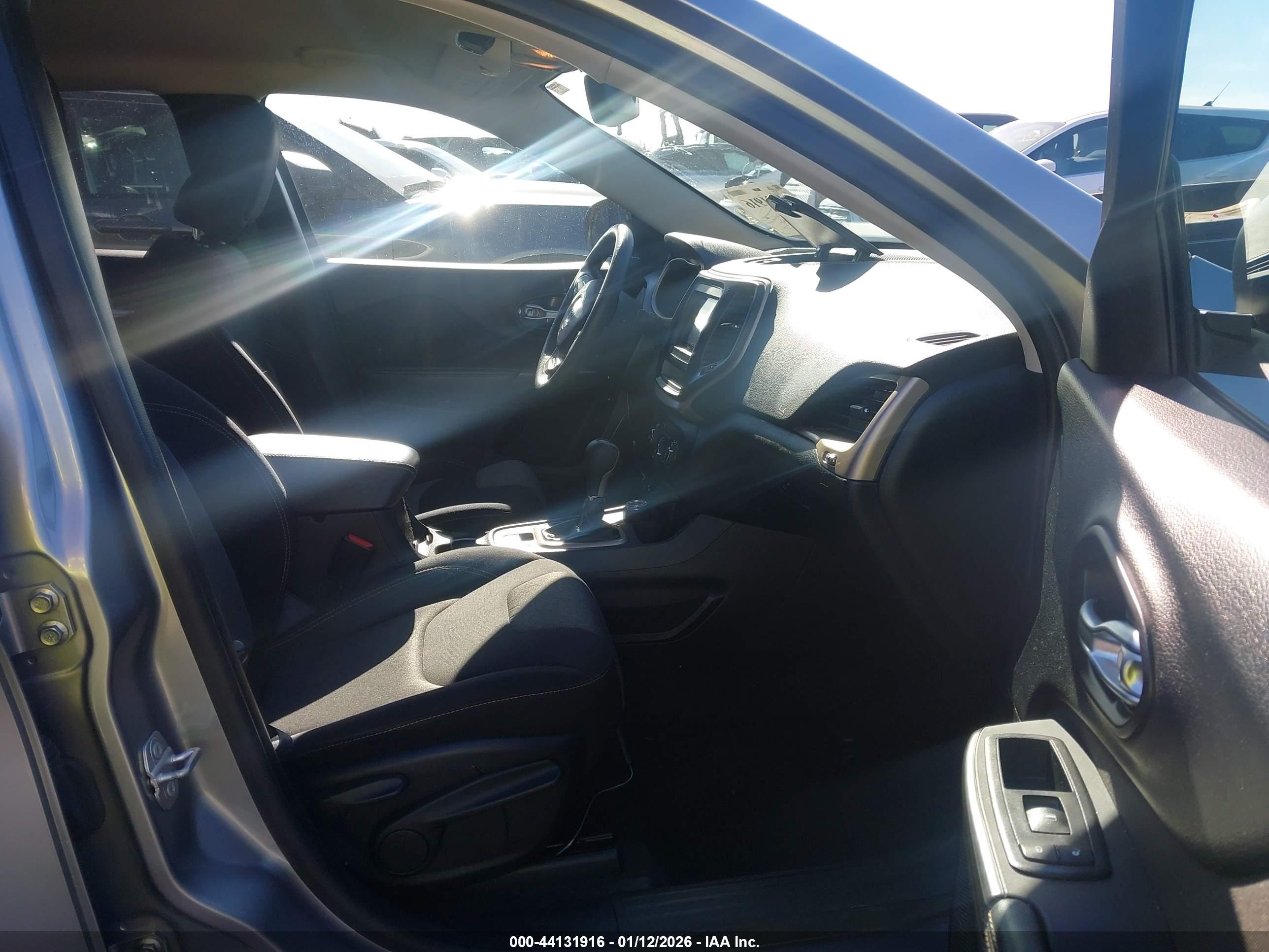 JEEP CHEROKEE image 5