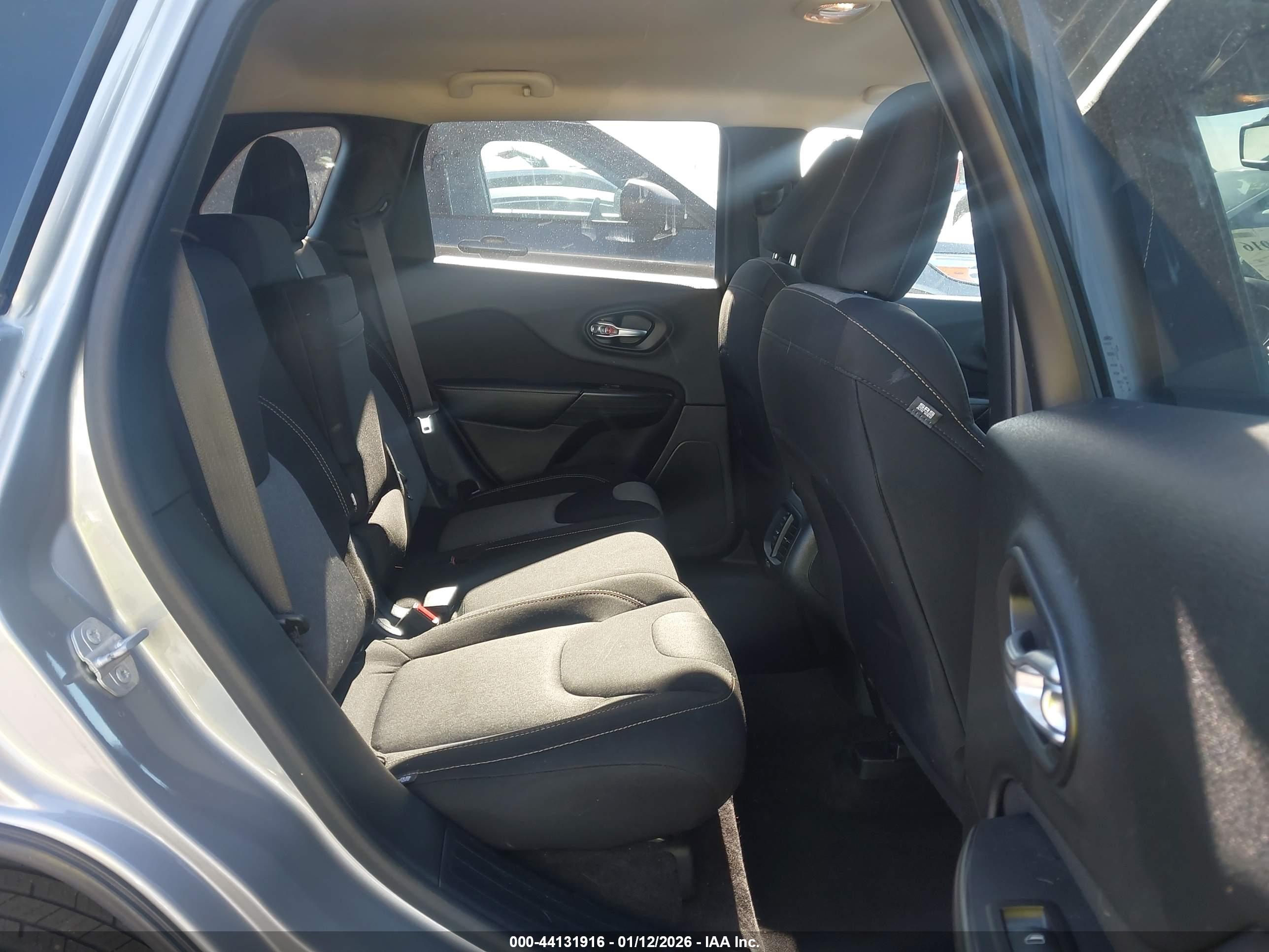 JEEP CHEROKEE image 8