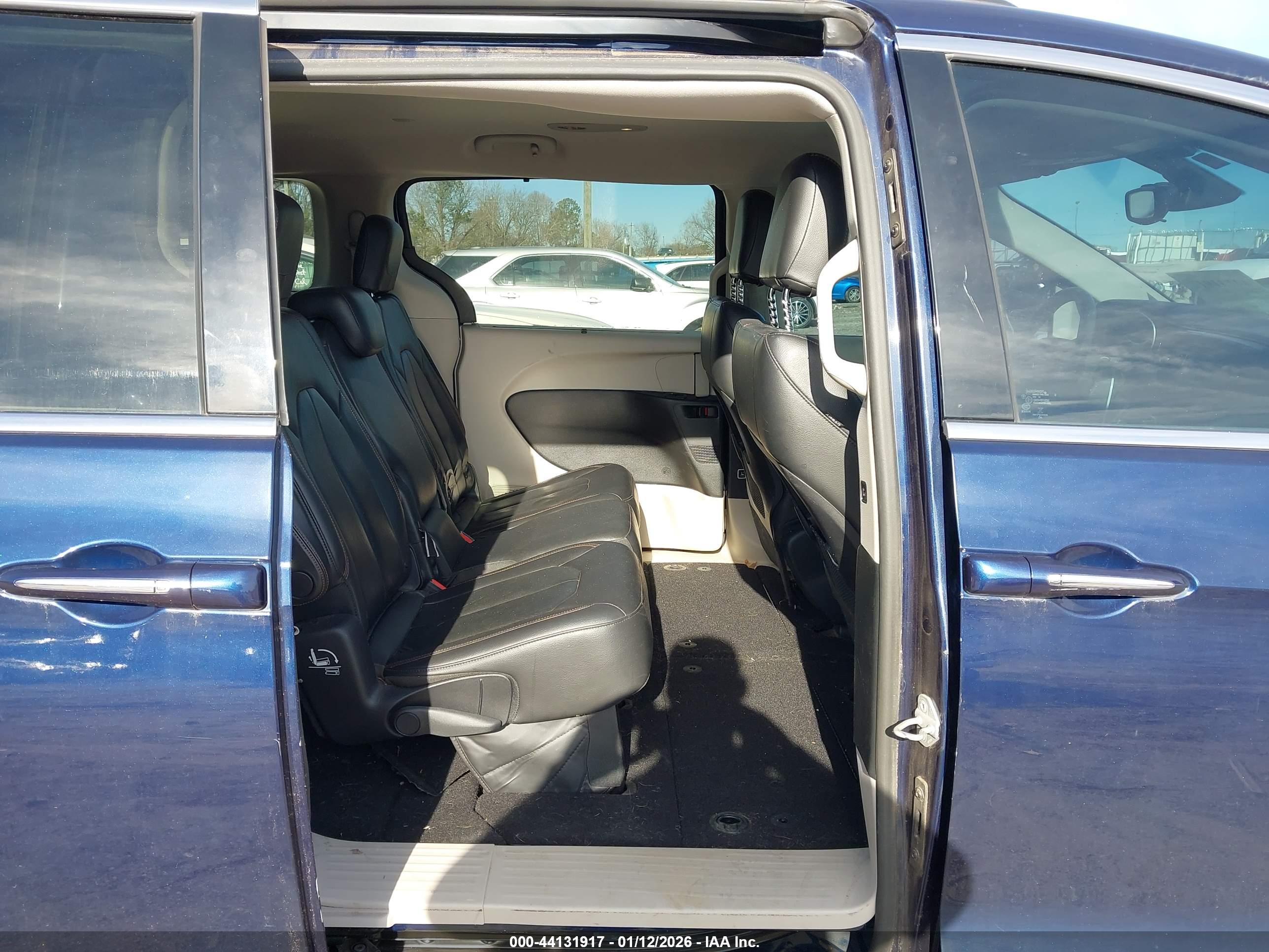 CHRYSLER PACIFICA image 8