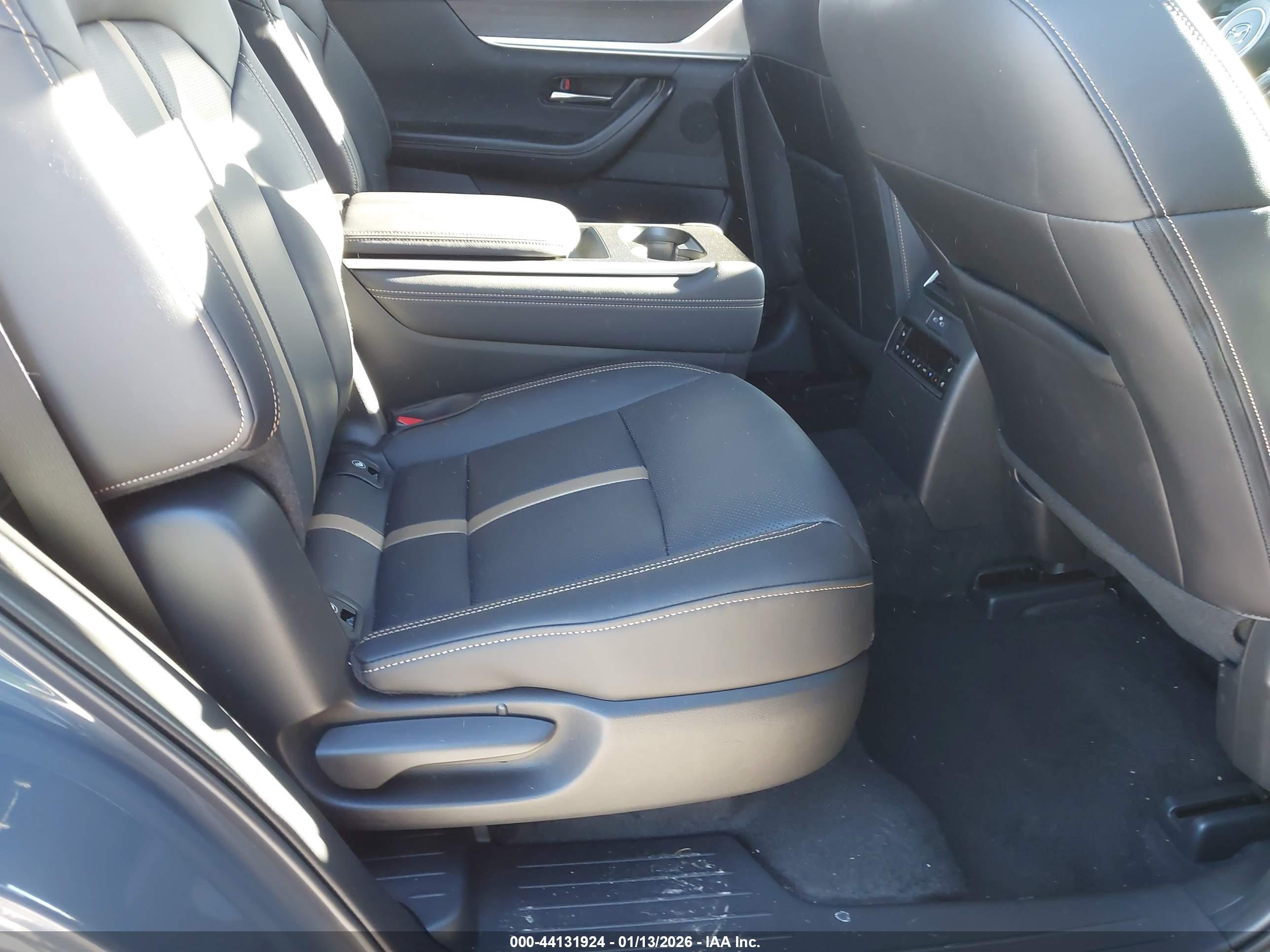 MAZDA CX-90 image 8
