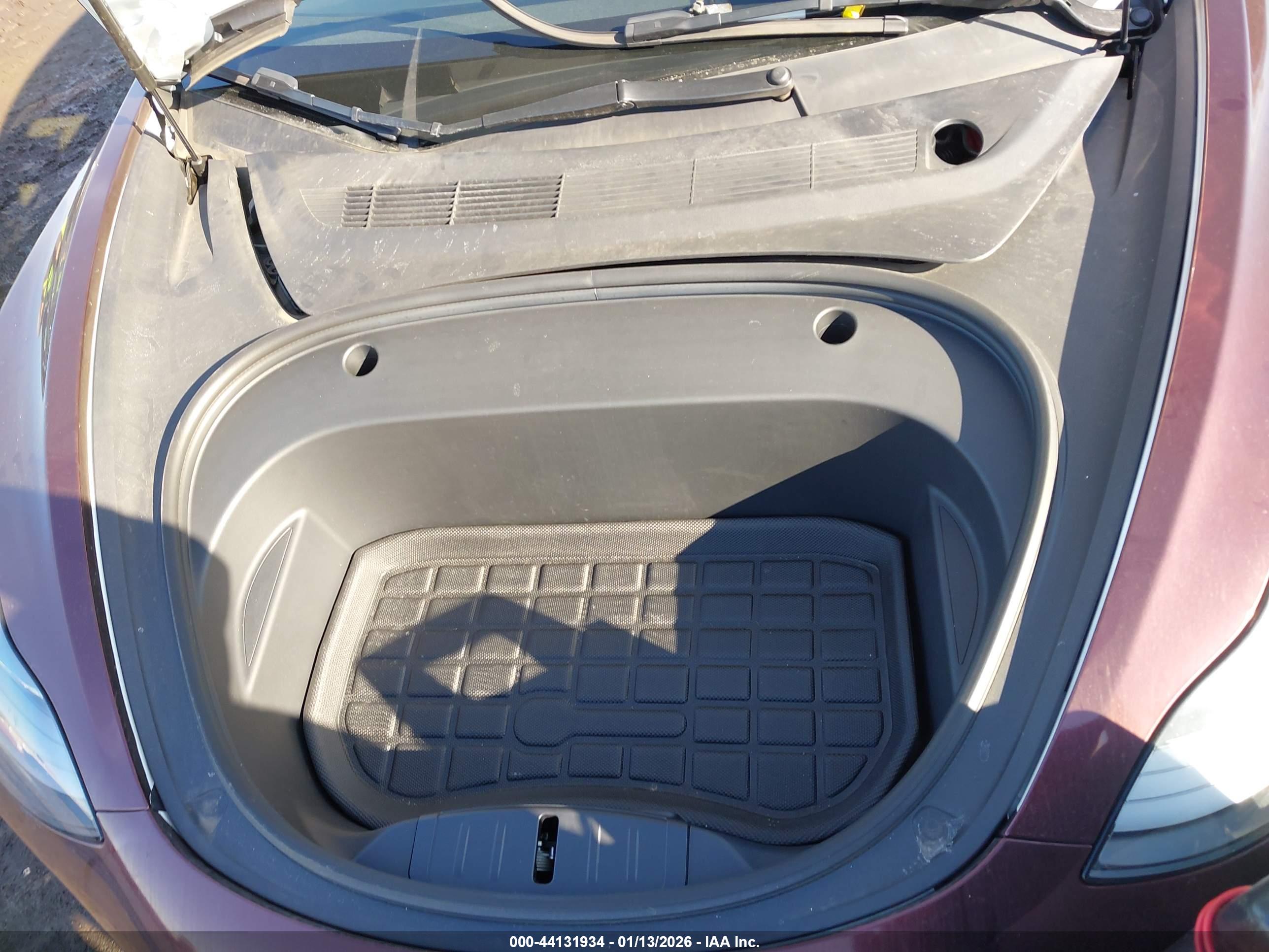 TESLA MODEL image 10
