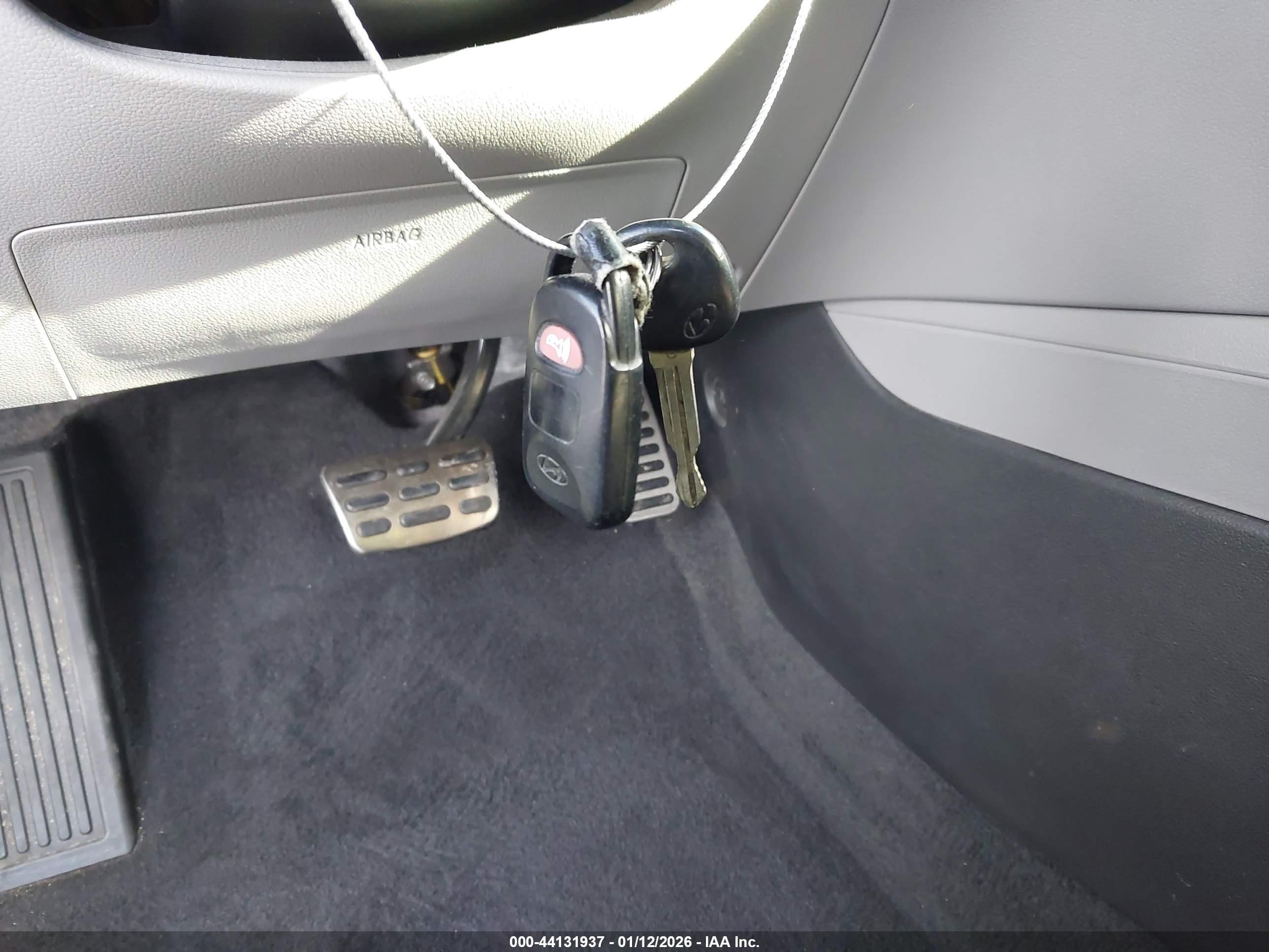 HYUNDAI ELANTRA image 11