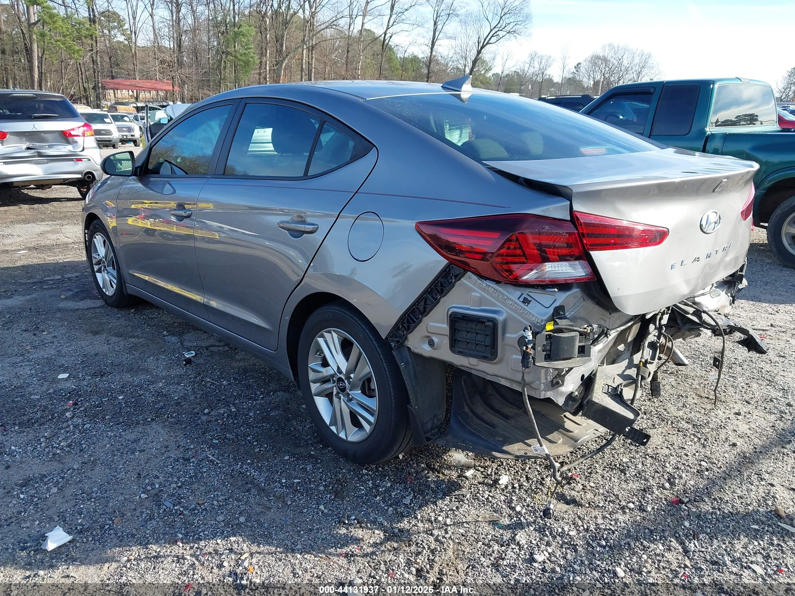 HYUNDAI ELANTRA image 3