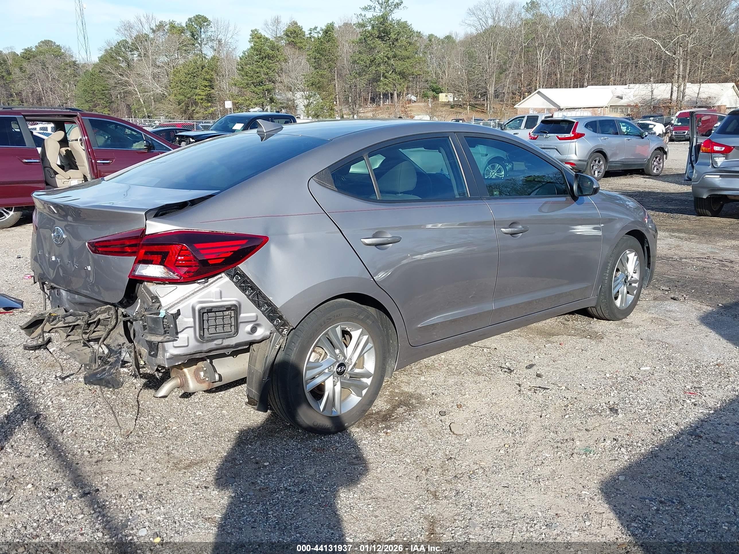 HYUNDAI ELANTRA image 4