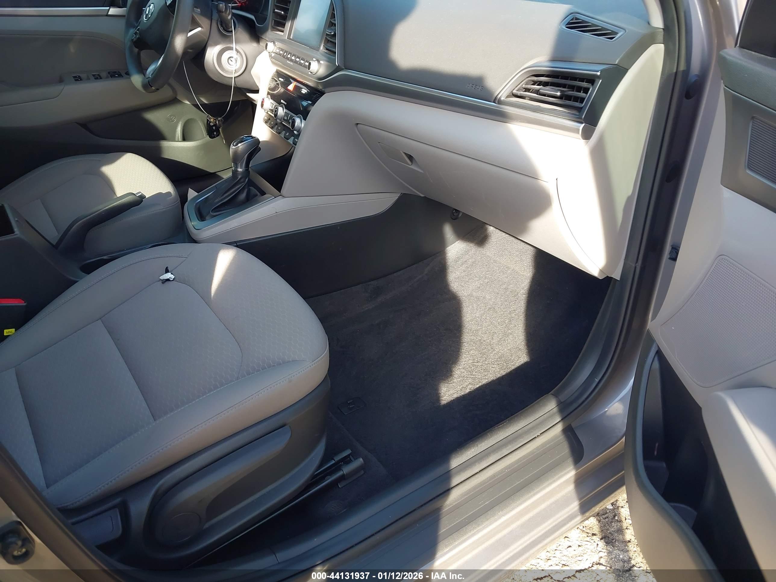 HYUNDAI ELANTRA image 5